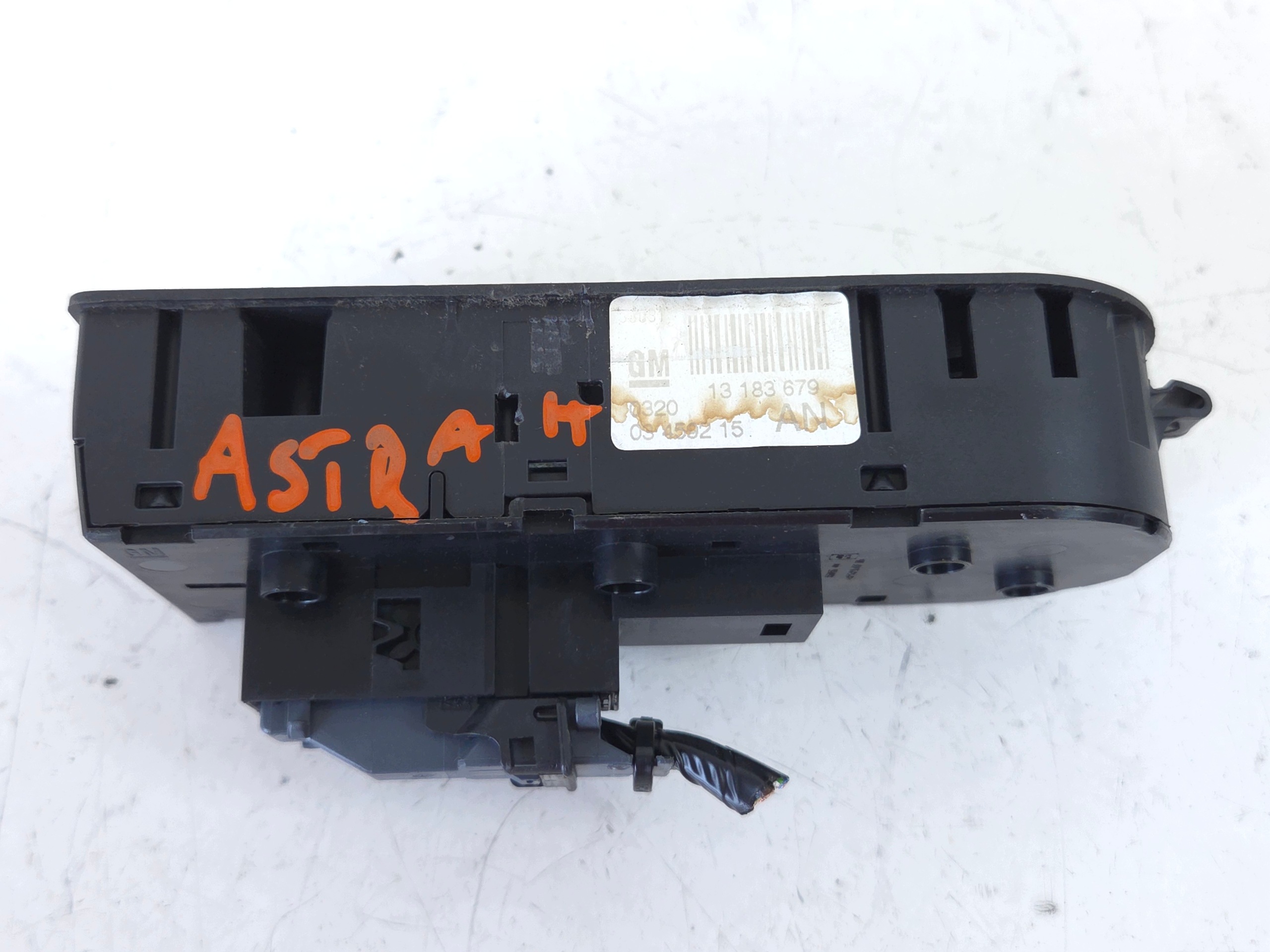 OPEL ASTRA H ZAFIRA B PANEL okna levý předek 13183679