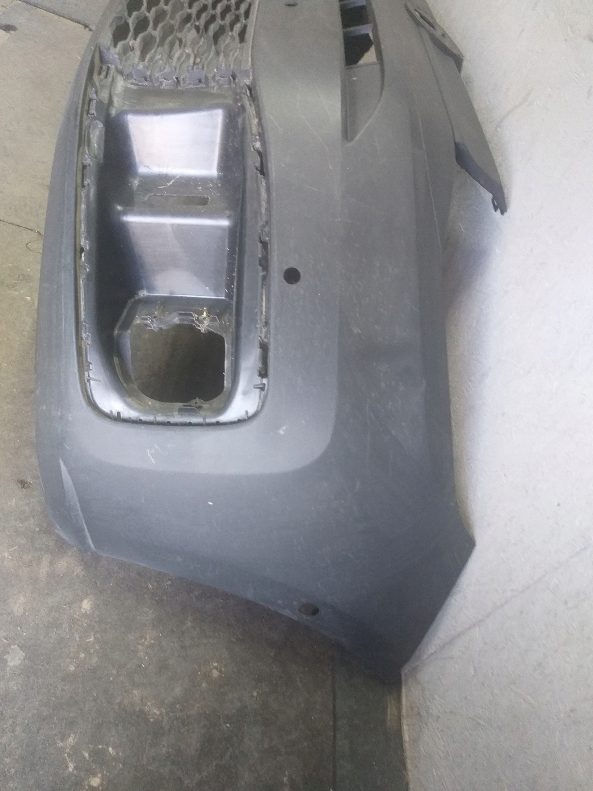 nárazník předek VW CADDY 2K7 20