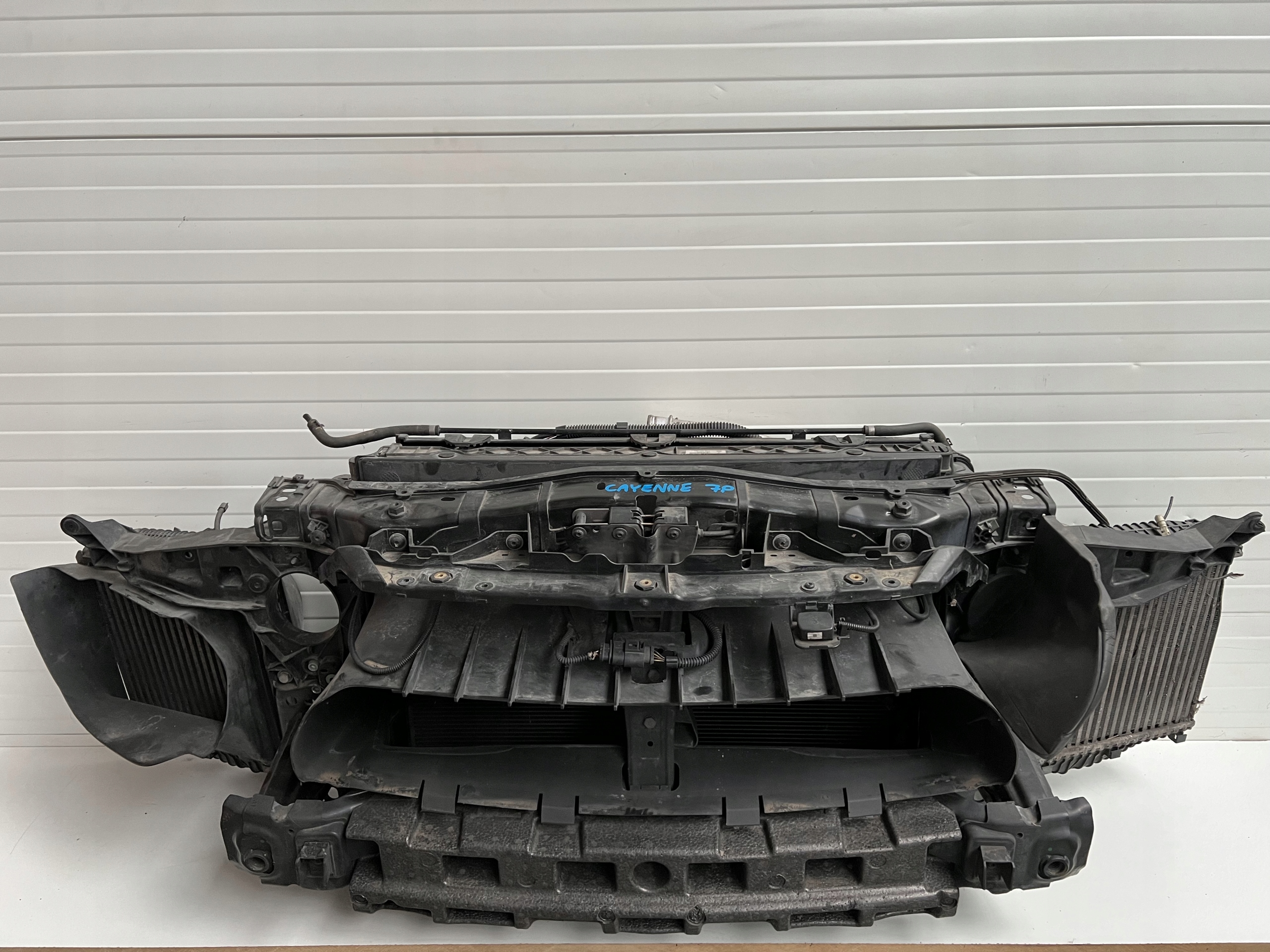 Pas przedni chłodnice Porsche Cayenne II 7P 7P5