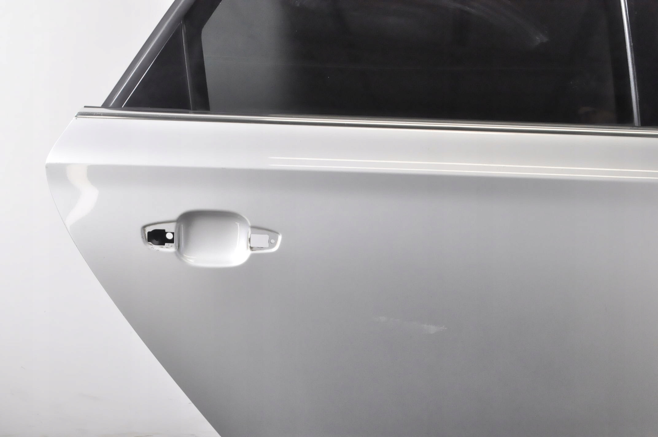 AUDI A8 D4 DRZWI PRAWY TYŁ PRAWE TYLNE SILVER Strona zabudowy tył - prawa