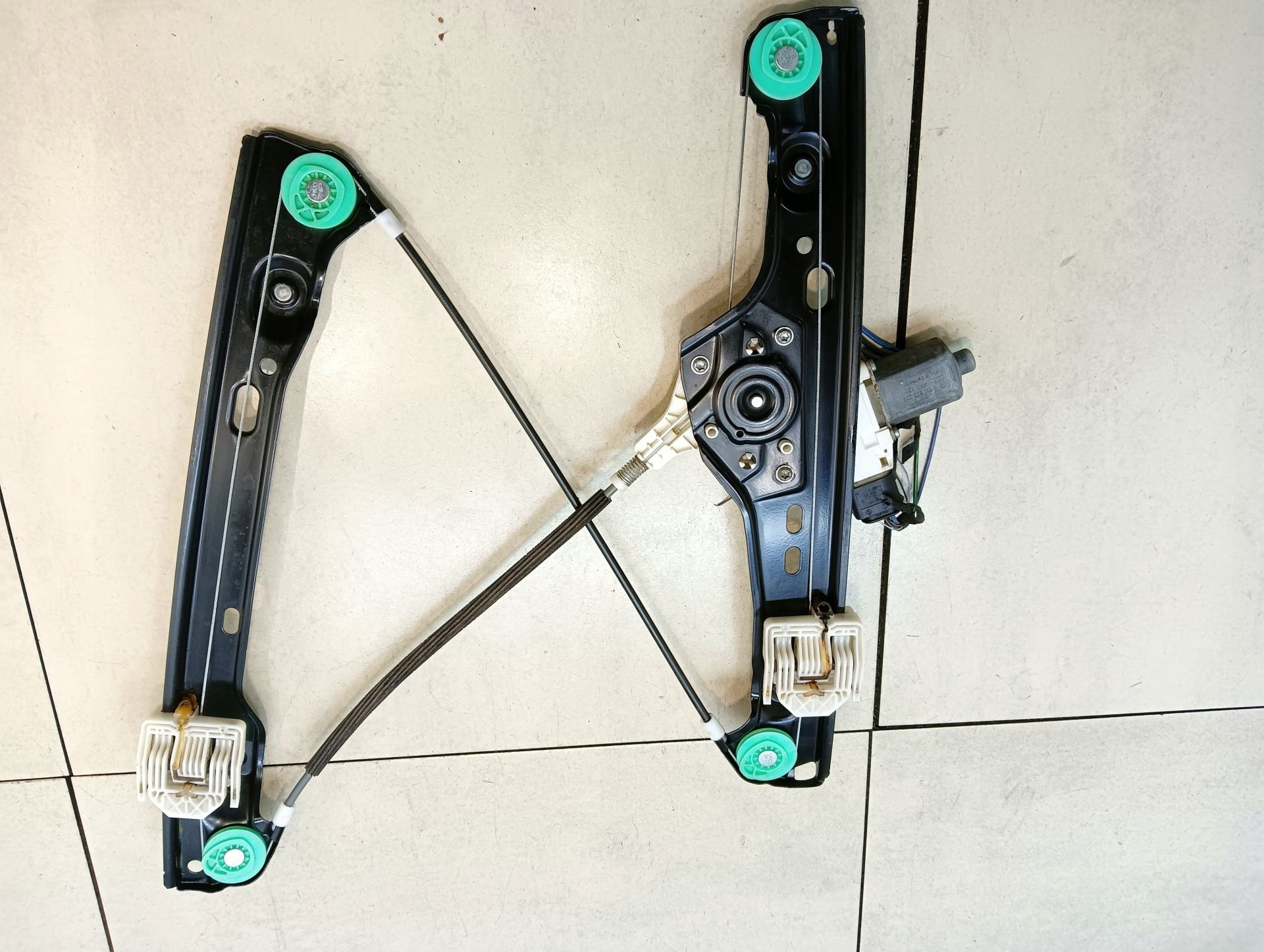window regulator left front BMW III E90 2.0 6927027