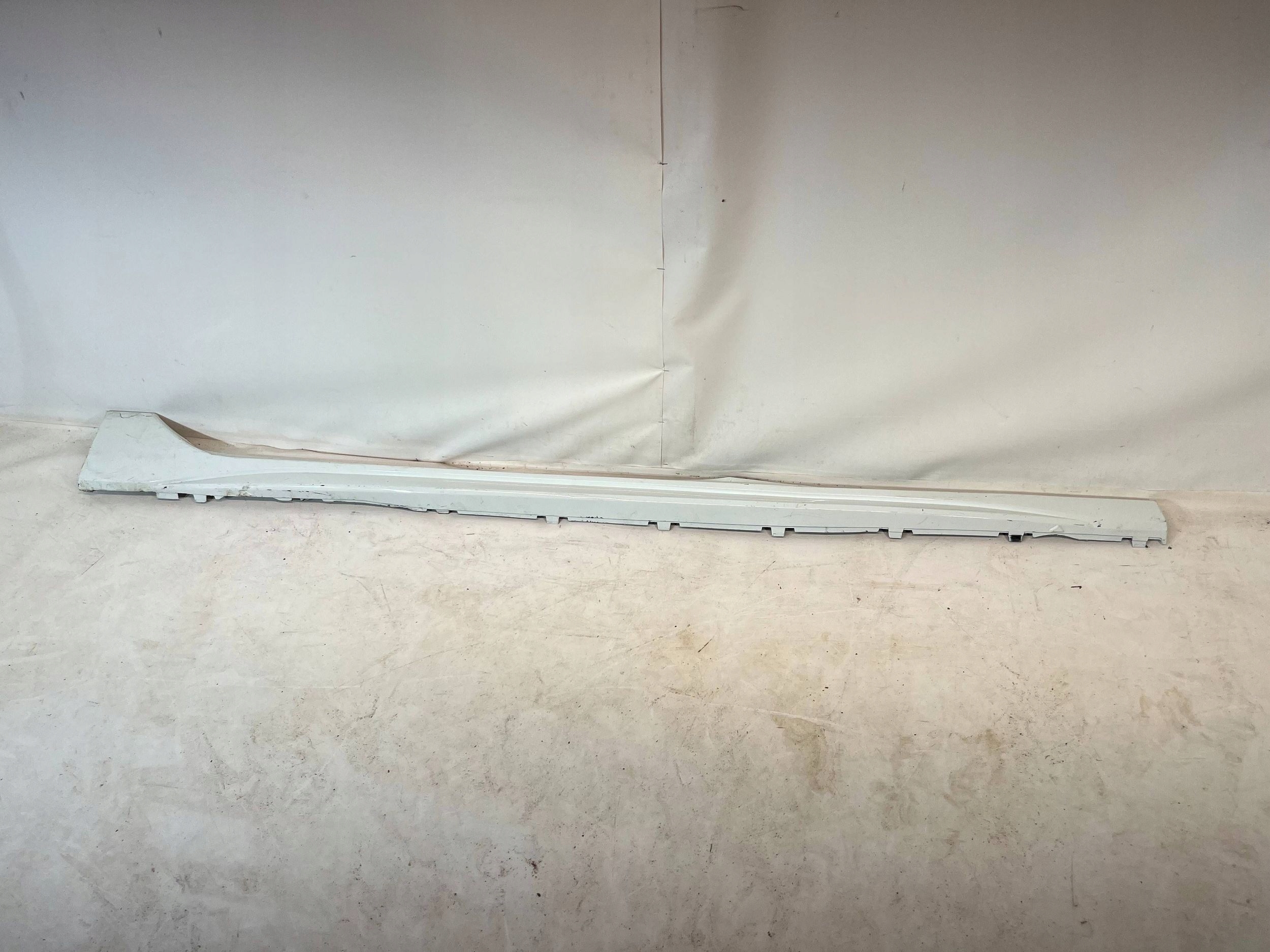 moulding threshold right original R LINE BIALA Volkswagen Golf VIII 5H0853856A