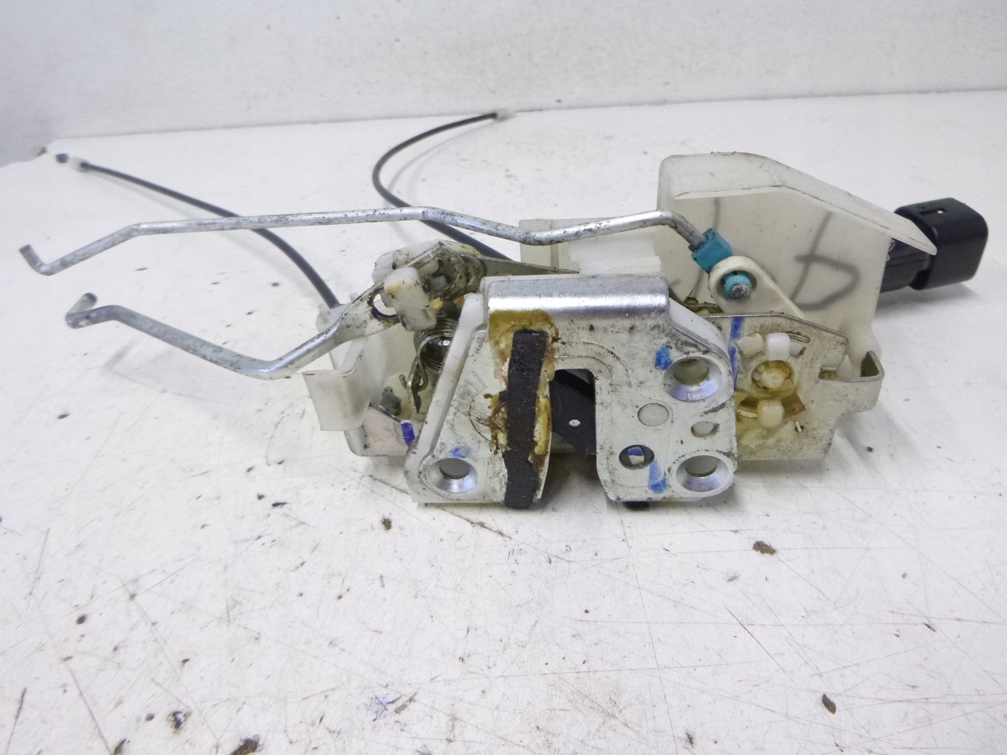 lock door front right Nissan Pixo 08-13r.