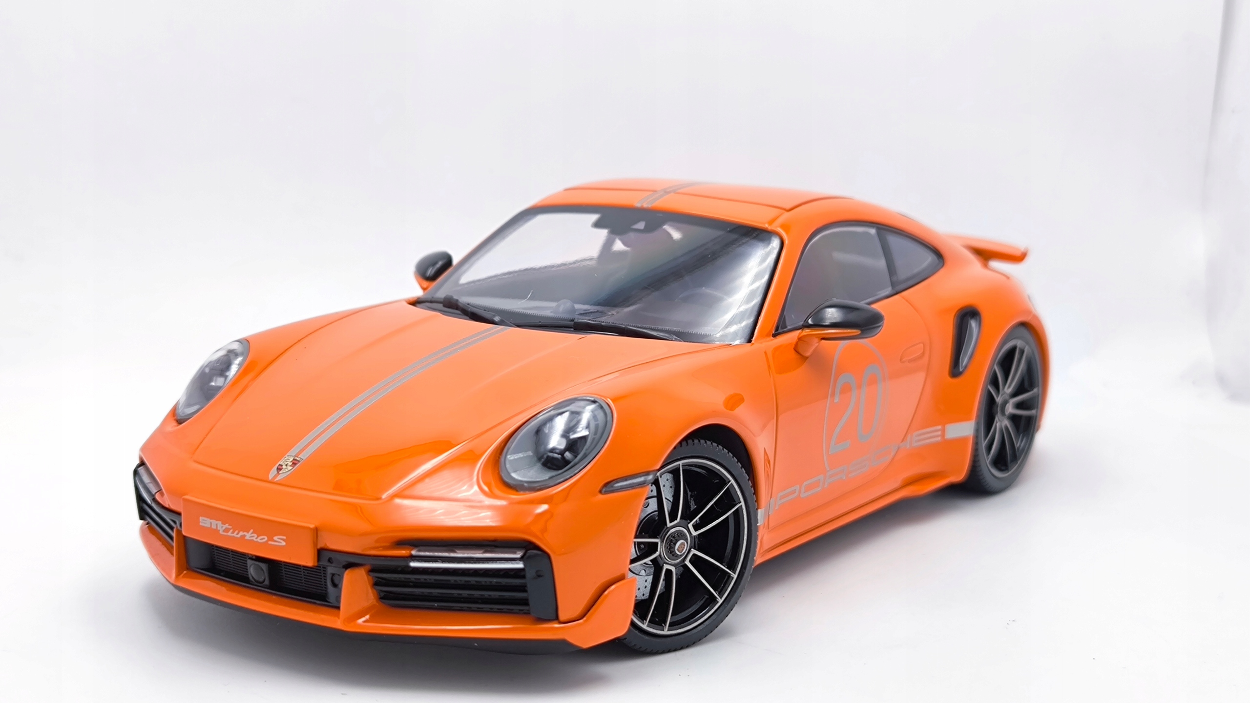 Porsche 911 Turbo S 1:18 Minichamps