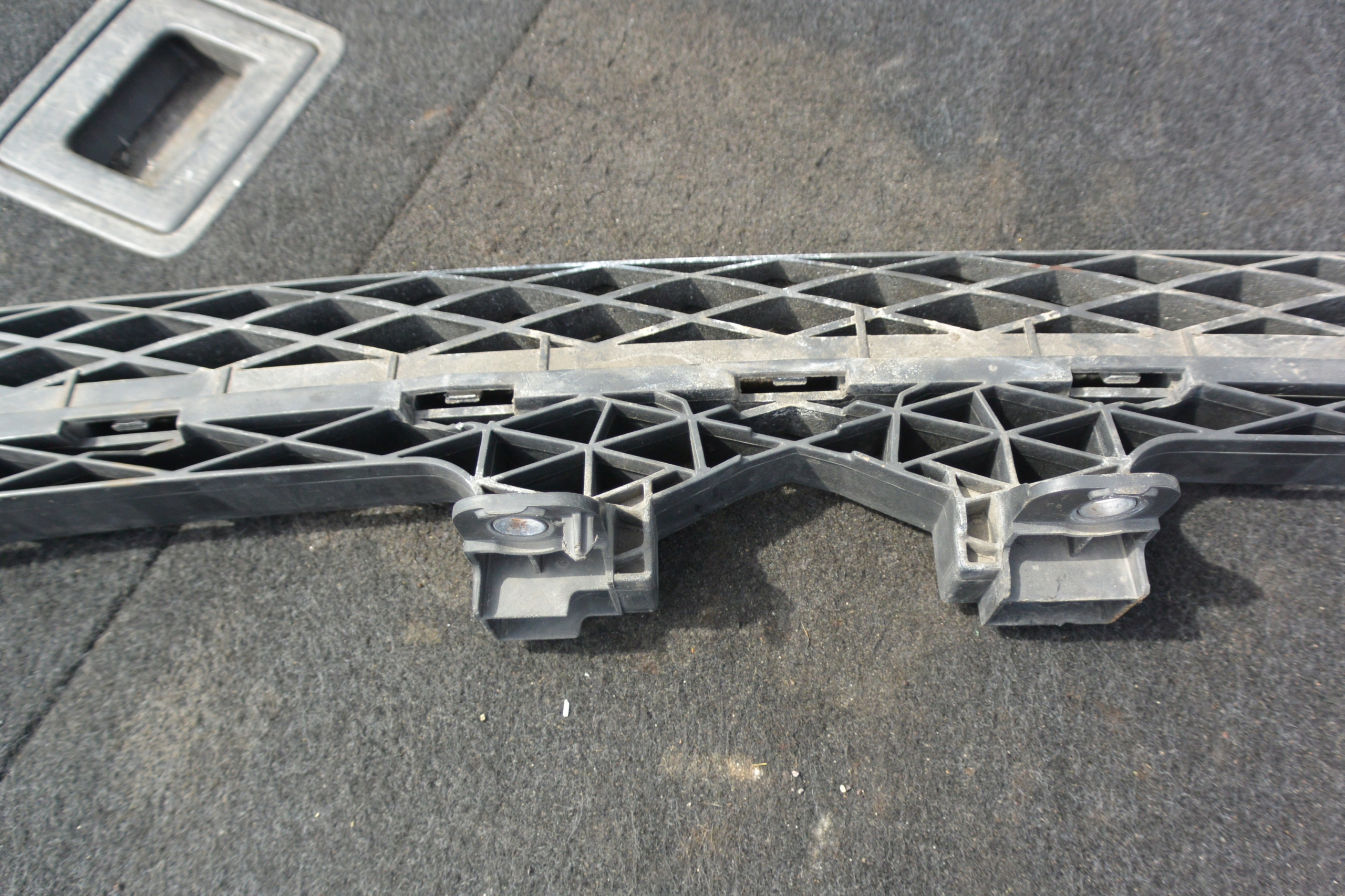 pillar grid of a bumper front VW VOLKSWAGEN PASSAT B7
