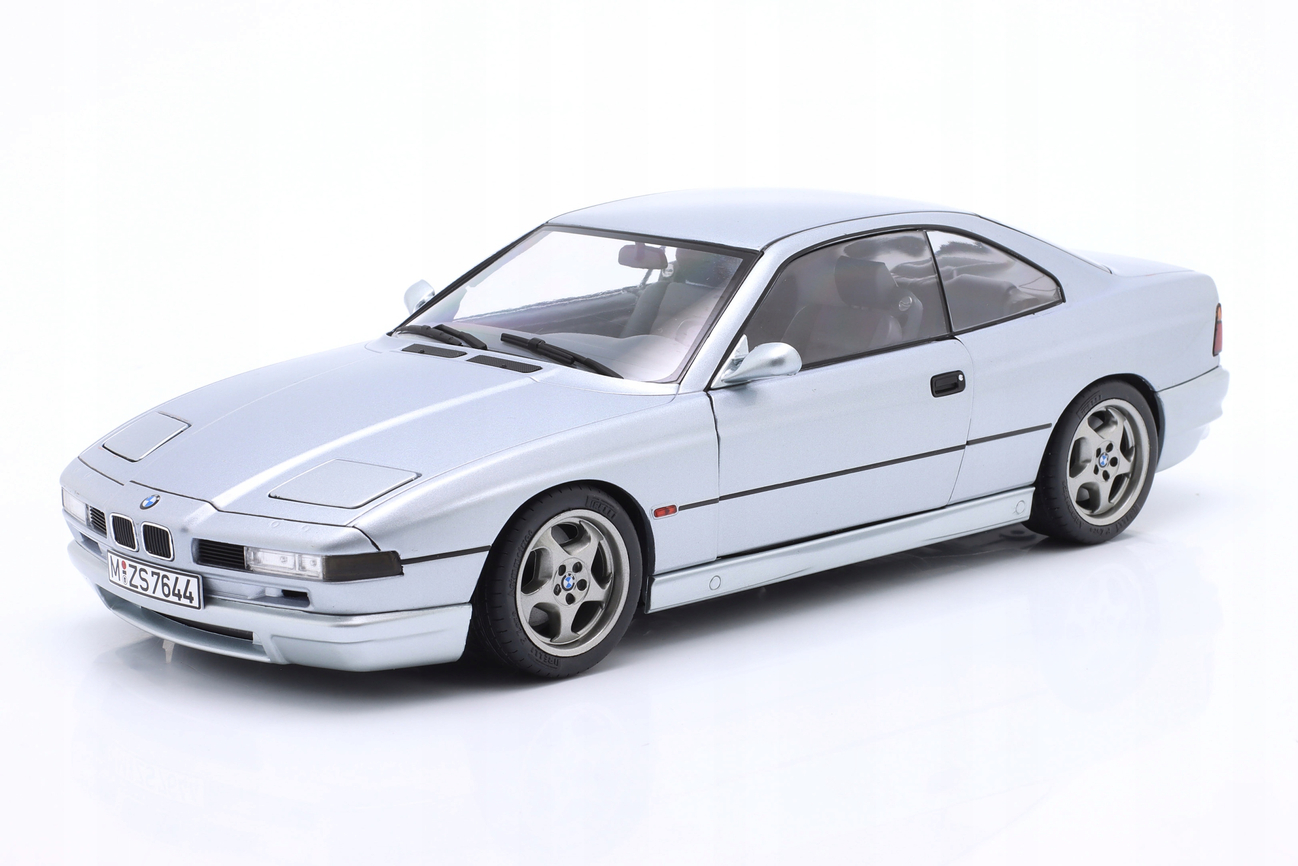 Bmw 850 CSi (E31) 1992 Arctic Silver Solido 1:18 Model Auta S1807004