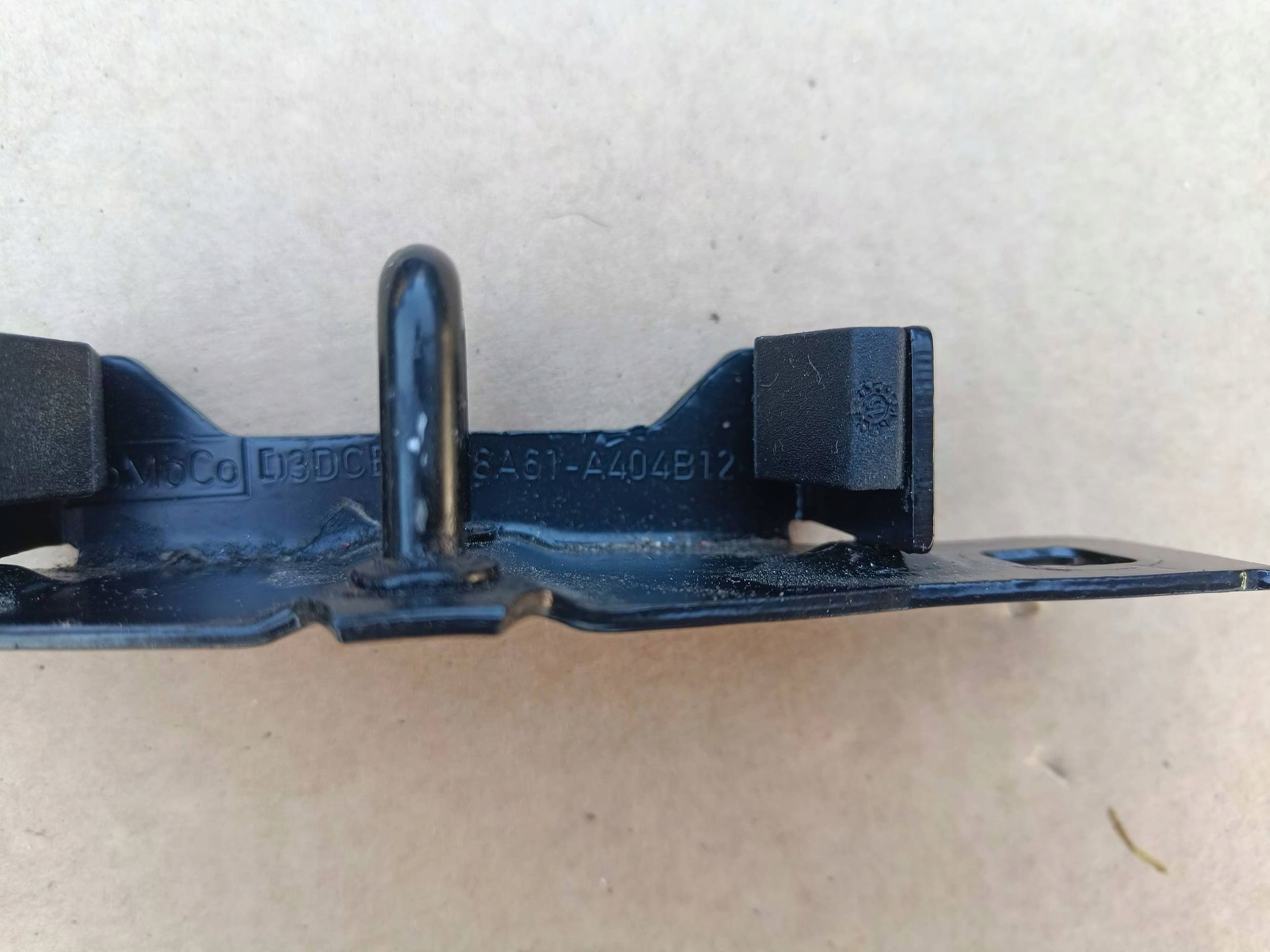 Ford Fiesta 2016 Z tylu Rygiel bonnet boot