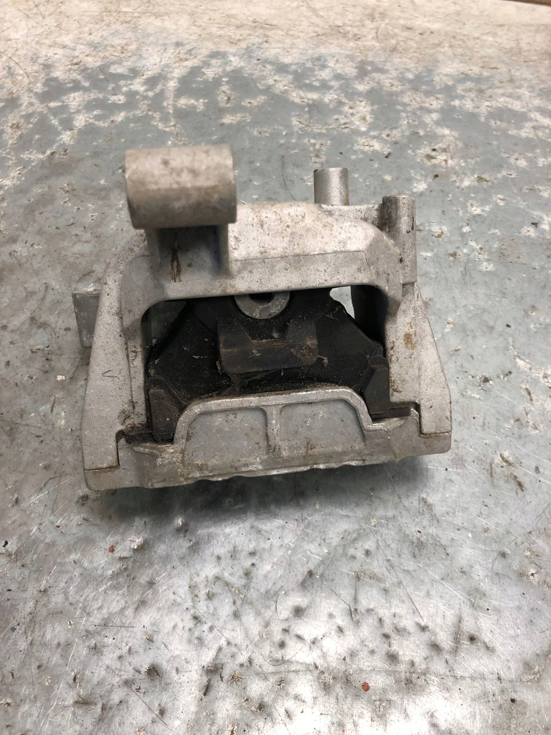 holder engine mount VW SKODA AUDI 5N0199262F