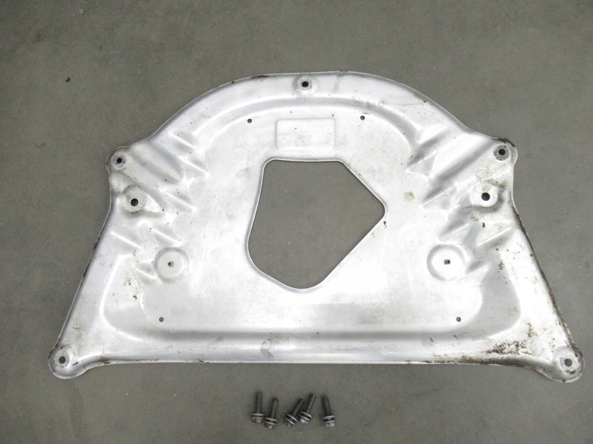 cover covering cover below engine BMW e60 e61 e63 e64 screws
