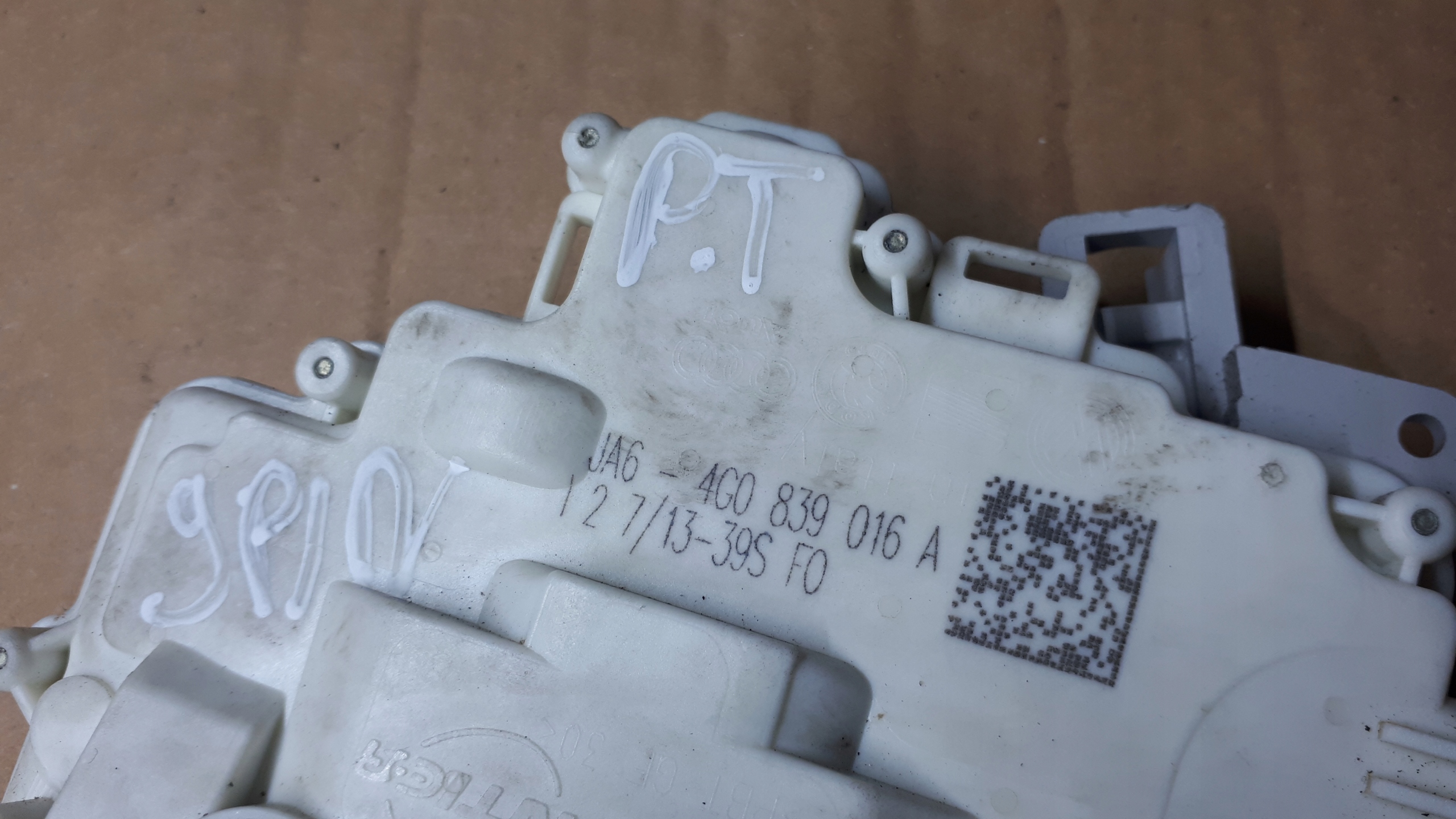 S6 C7 4G A6 lock door right rear part 9 PIN 4G0839016A