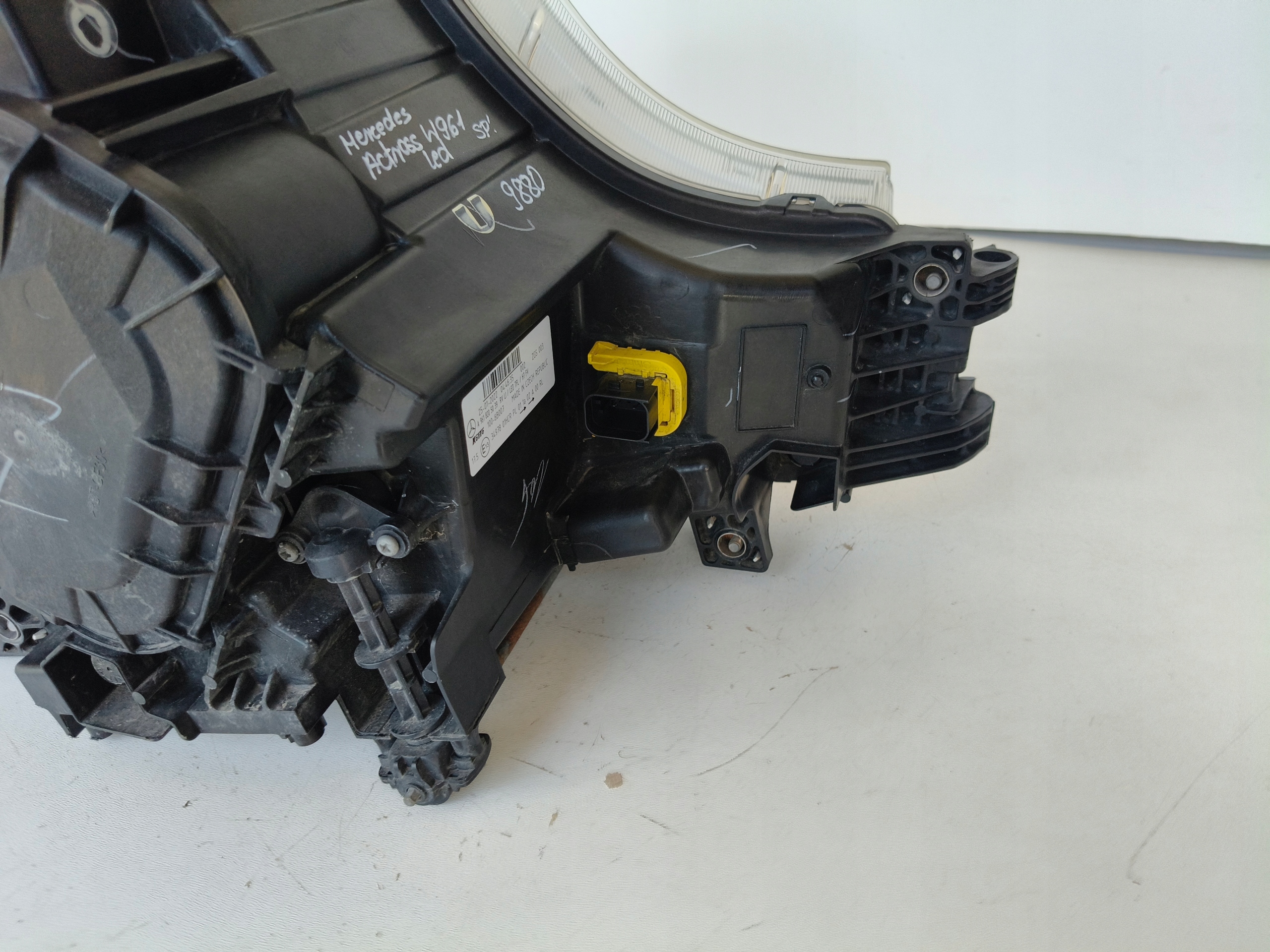 light left REFLEKTOR MERCEDES ACTROSS MP4 W961 LED