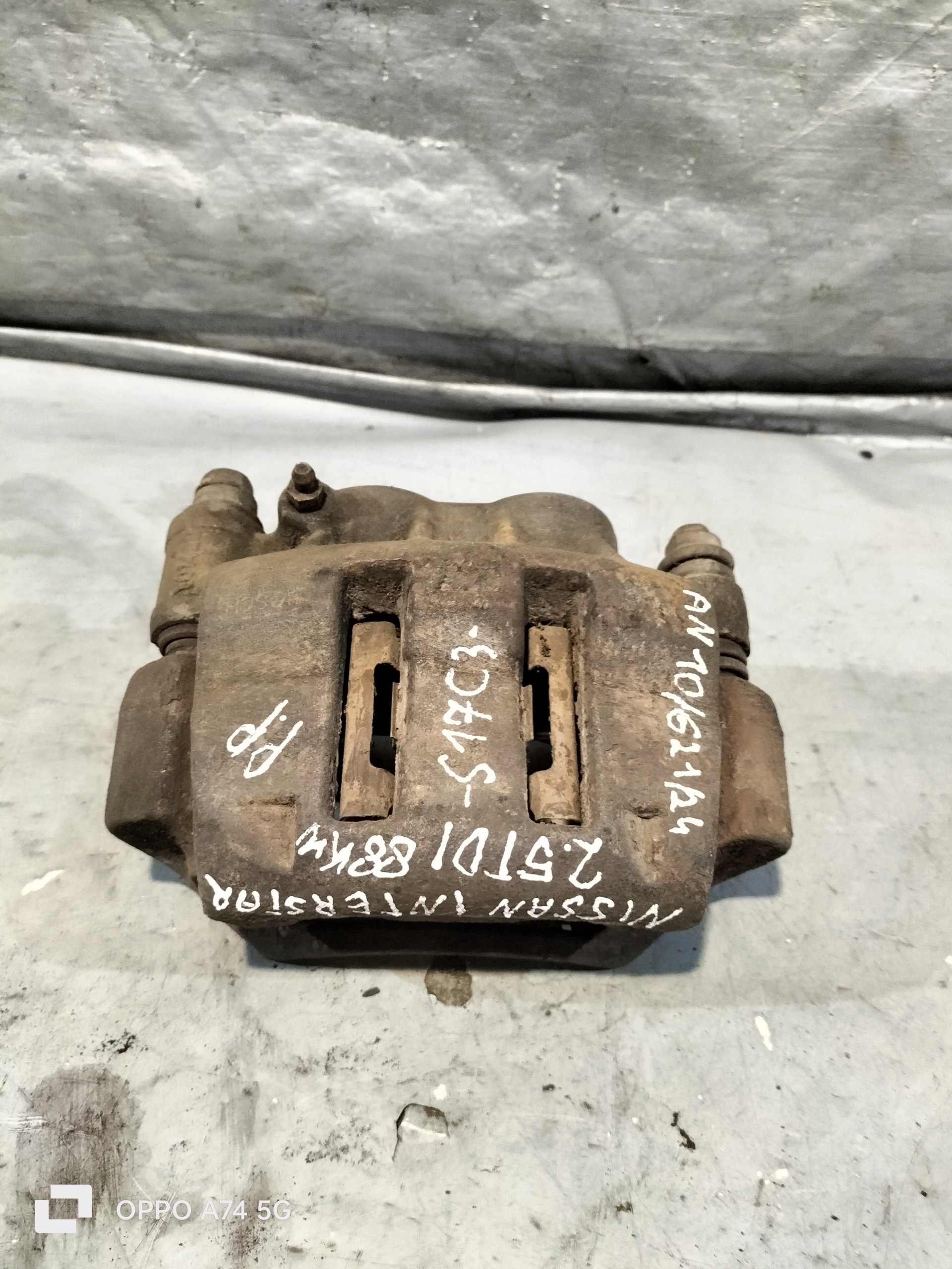 caliper right front NISSAN INTERSTAR 2.5 DCI 2008R BOSCH