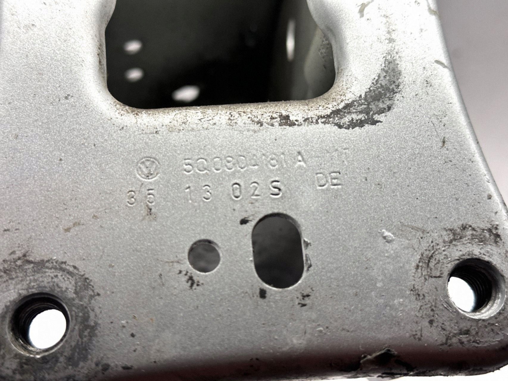AUDI A3 S3 8V LX7W quarter left front left 5Q0804181A