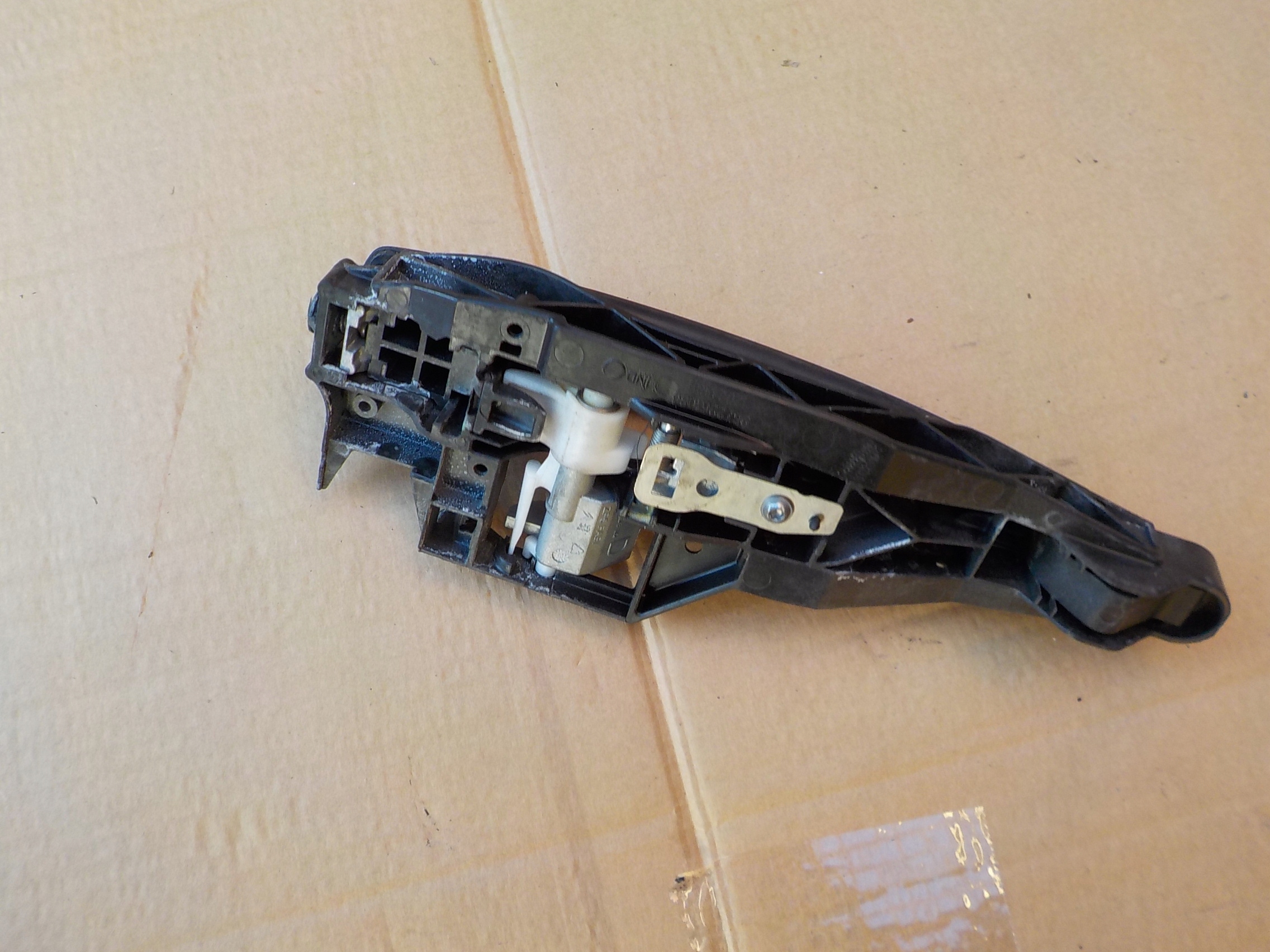 handle right rear part peugeot 208 and 2013r