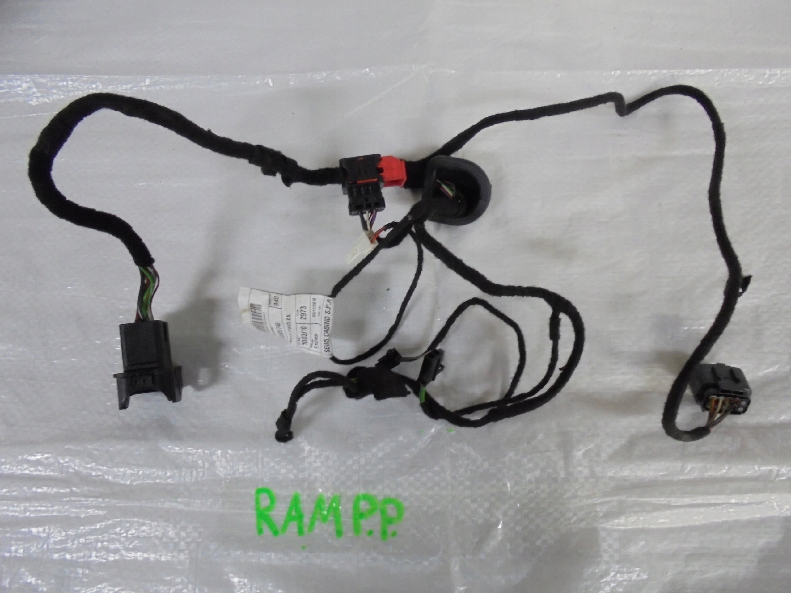 WIAZKA DRZWI PRZEDNIE PRAWE DODGE RAM 2013