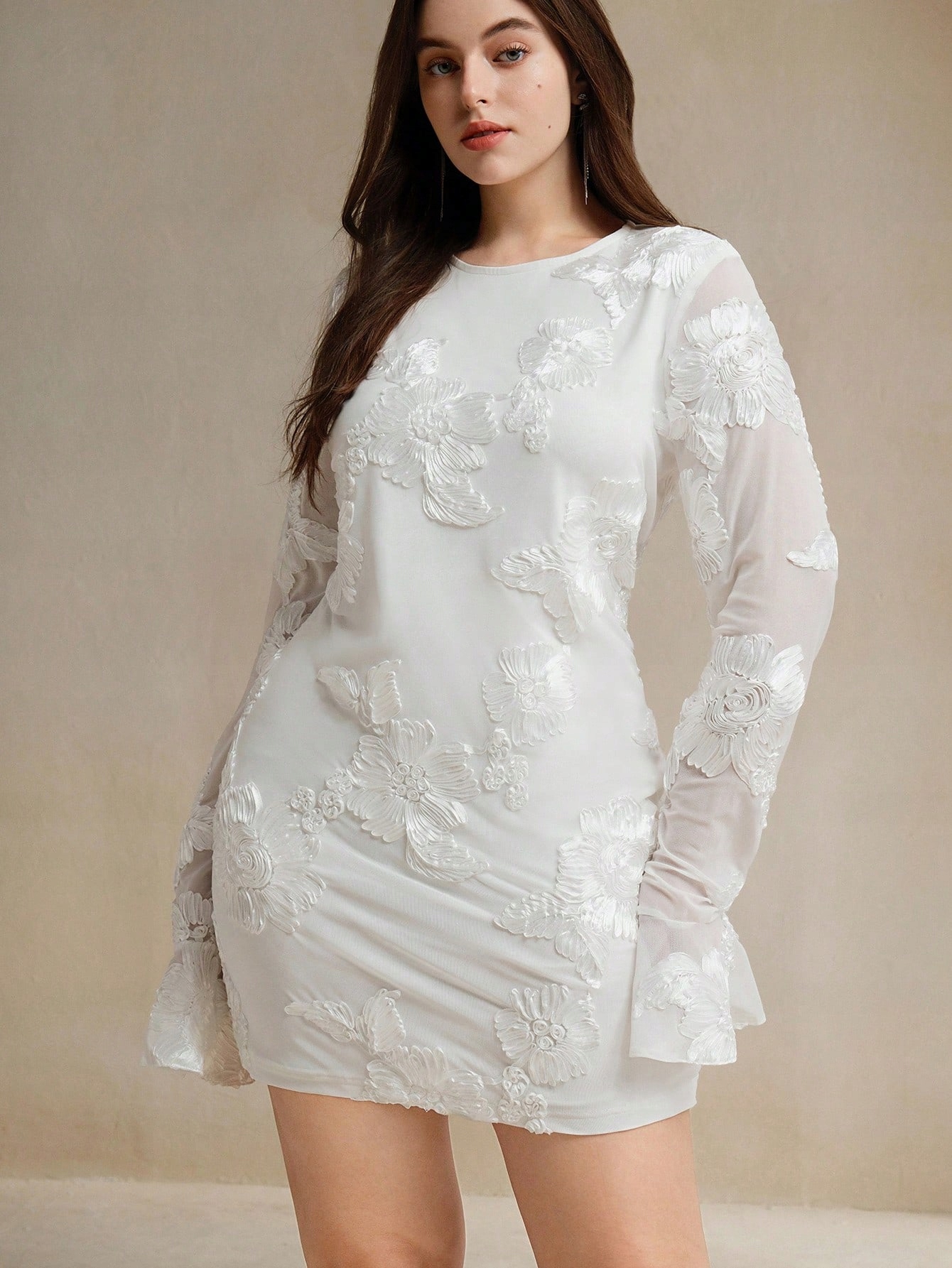 Šaty Mini Texturovaná S Květinami A Odhalenými Zády Bílá Anewsta 3XL