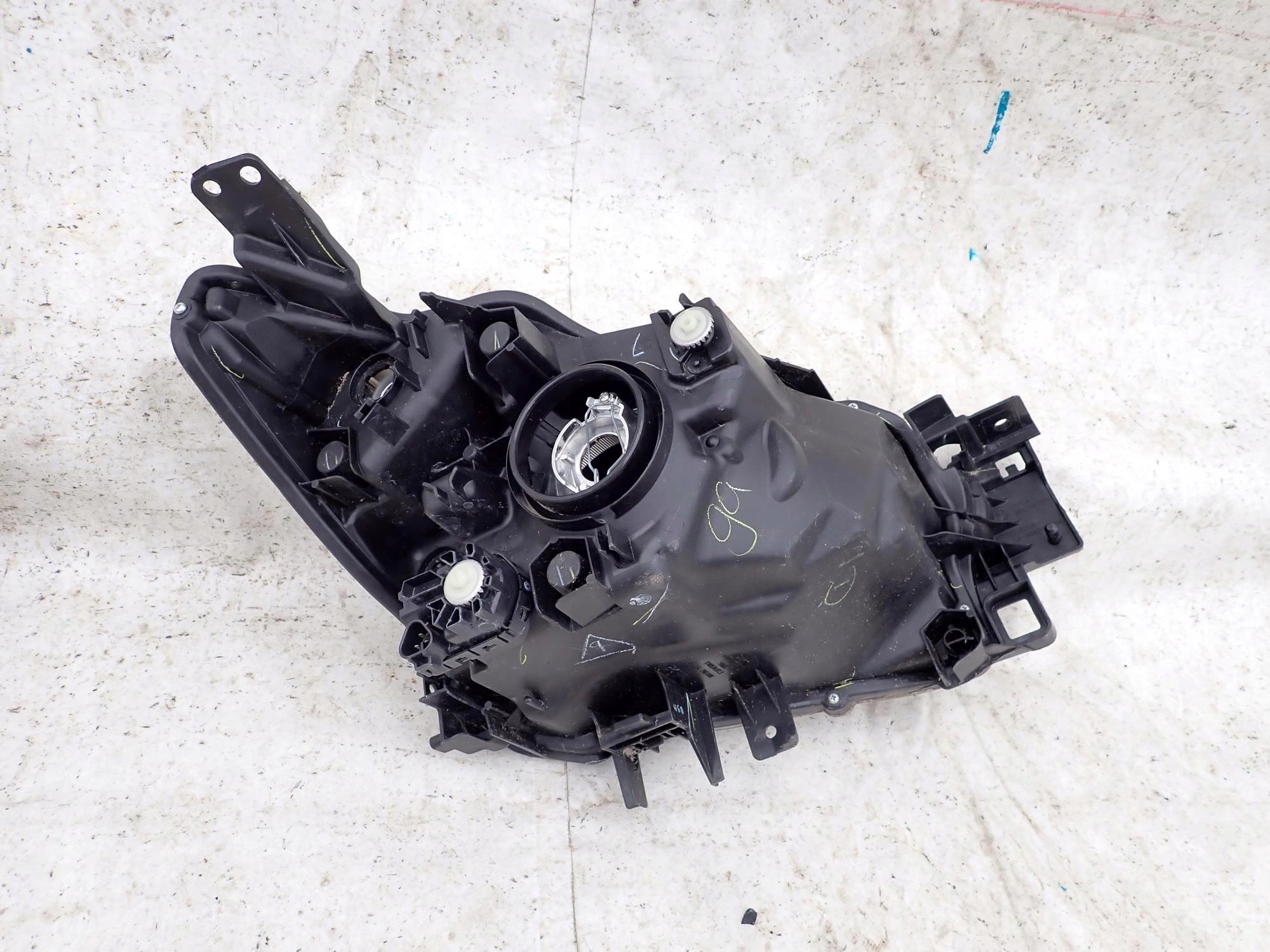 MAZDA 2 III 14-19 light front front left
