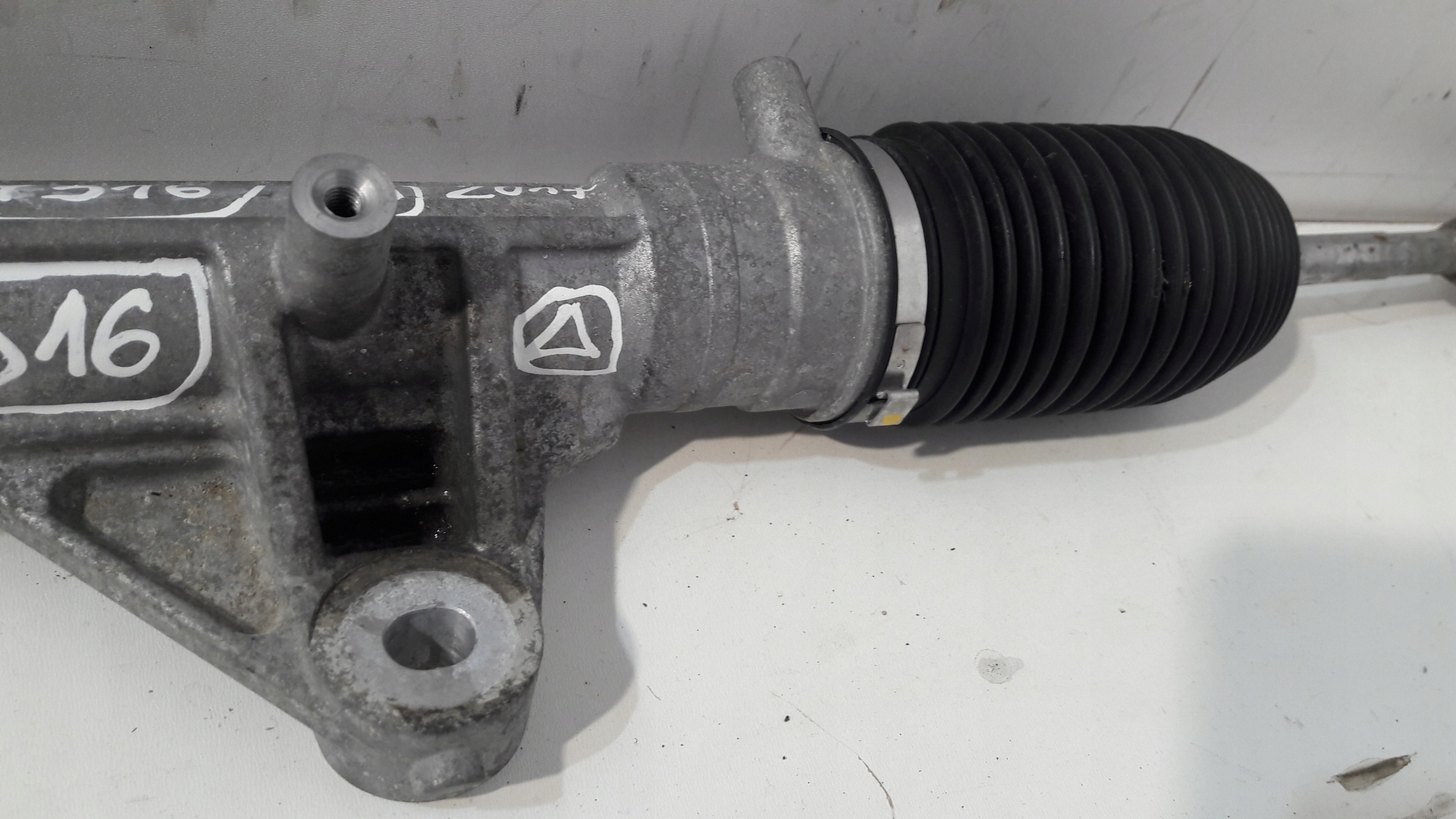 RENAULT CLIO IV Boîte direction 490012863R
