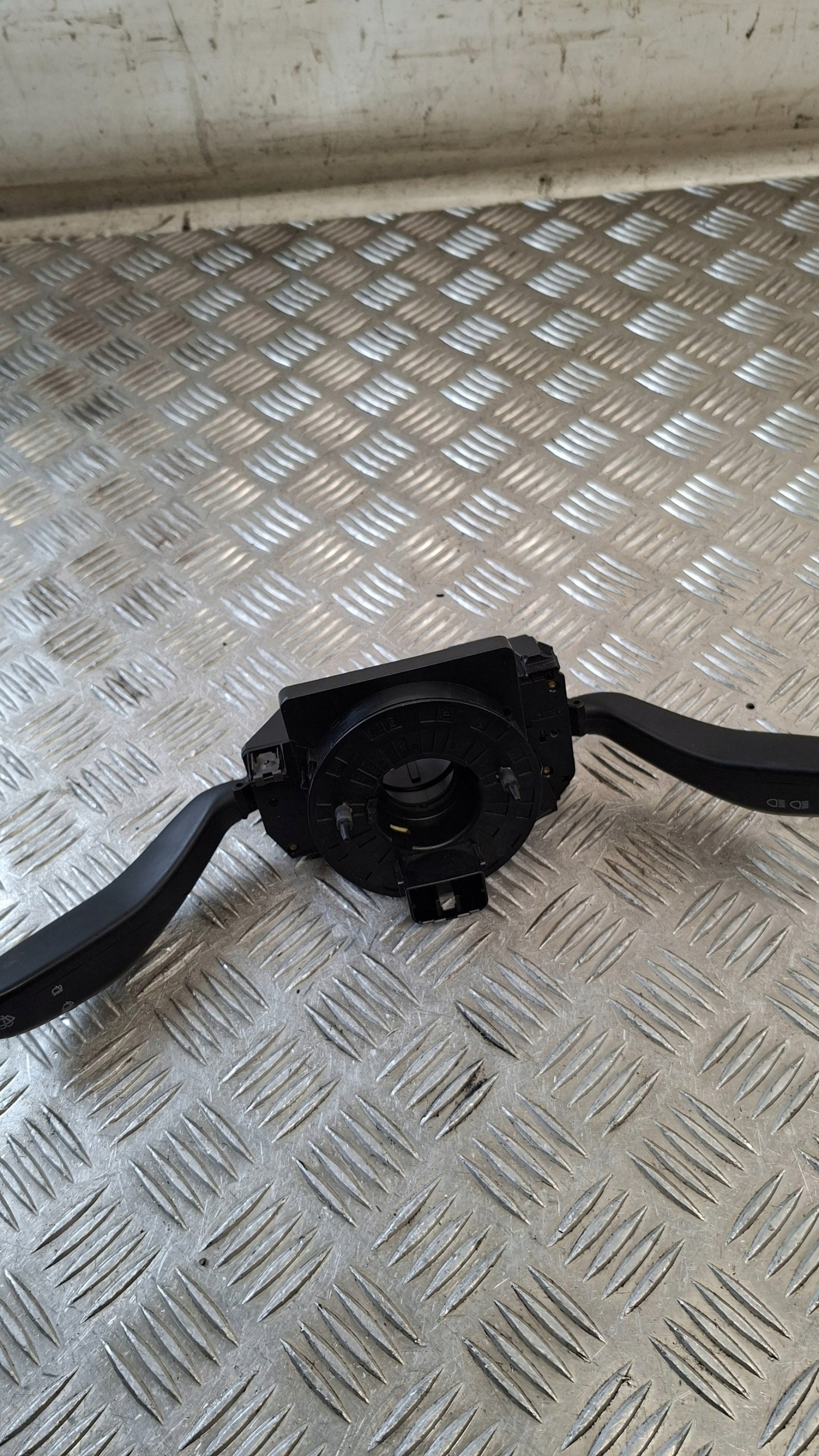 commande levier commodo sous volant VW POLO IV