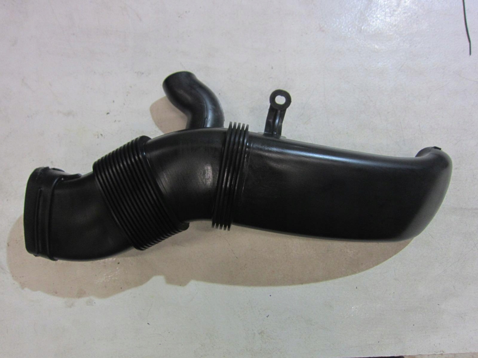 BMW E70 X5 3.0 воздуховод впускной трубы 7548890