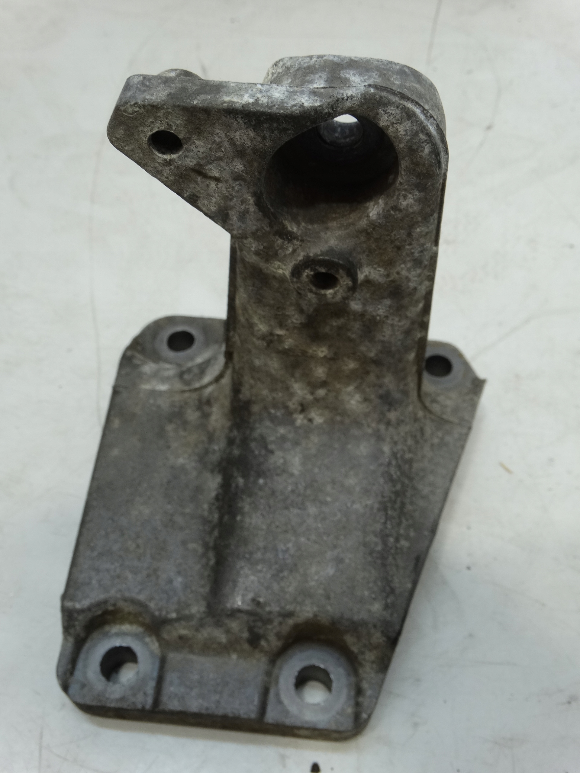 holder engine mount right BMW 1 F20 2.0 D 2013R. 6788612