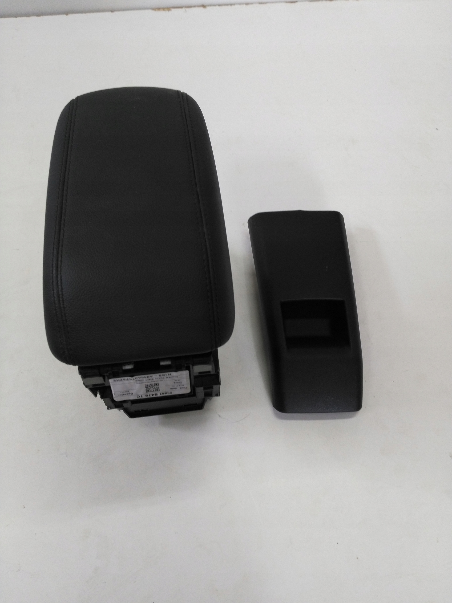 FIESTA MK8 VIII ПІДЛОКІТНИК ТУНЕЛЬ ПЛАСТИК ЗАГЛУШКА