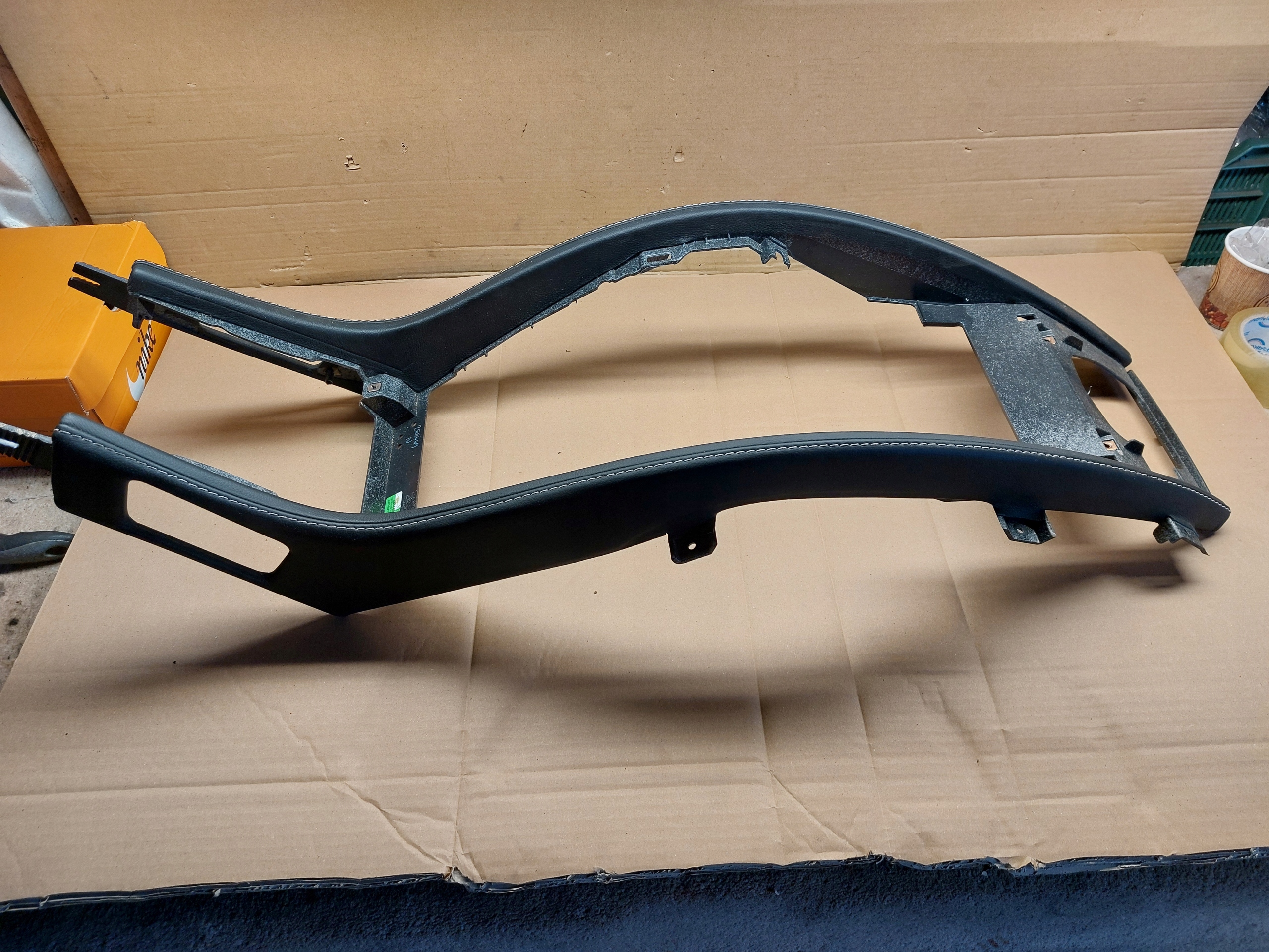 PANEL Console Moyen ASTON MARTIN VANTAGE 16r GG33-55210-AAW