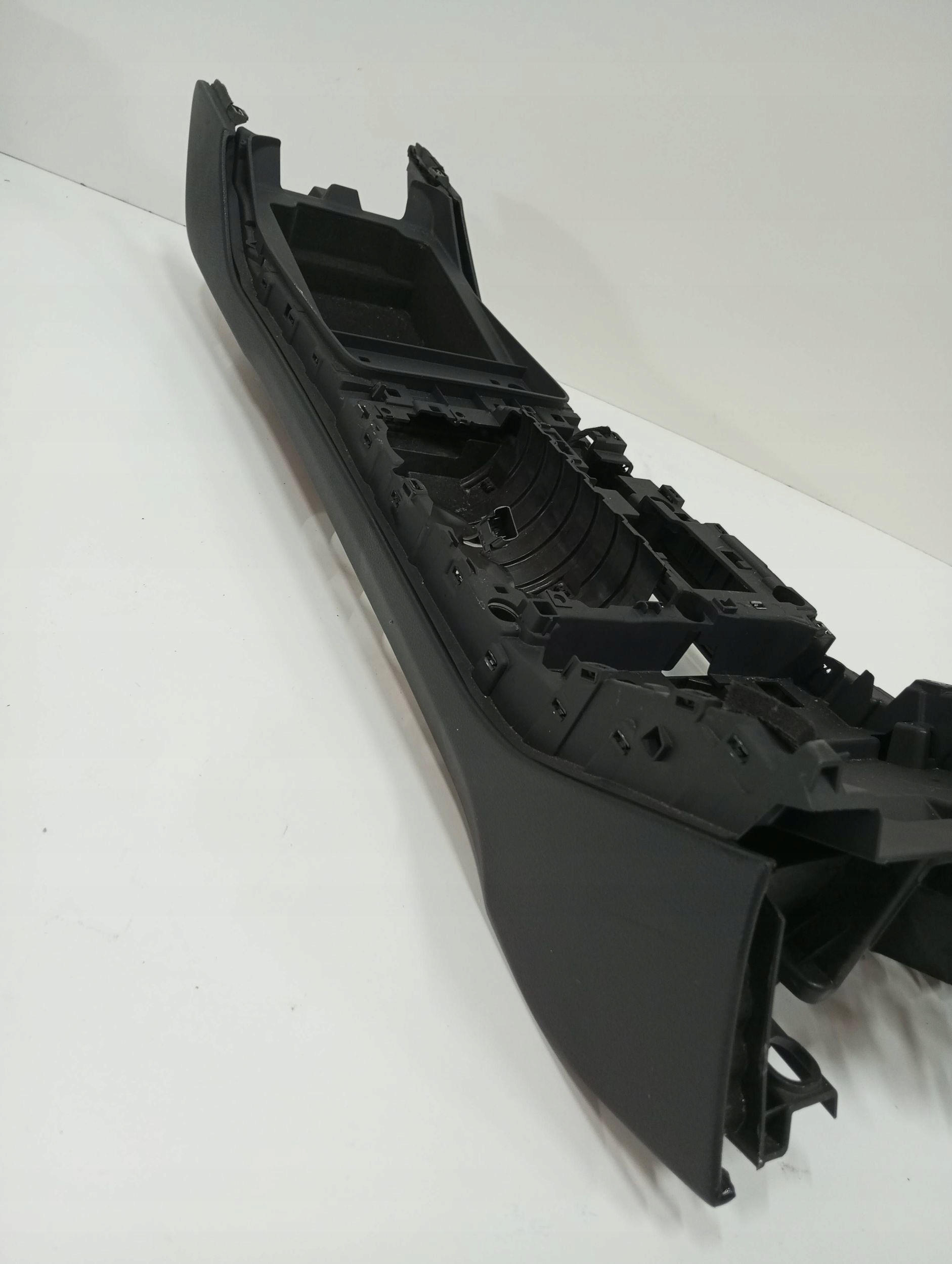 TUNEL mitte AUDI Q7 4M 5Q0810100
