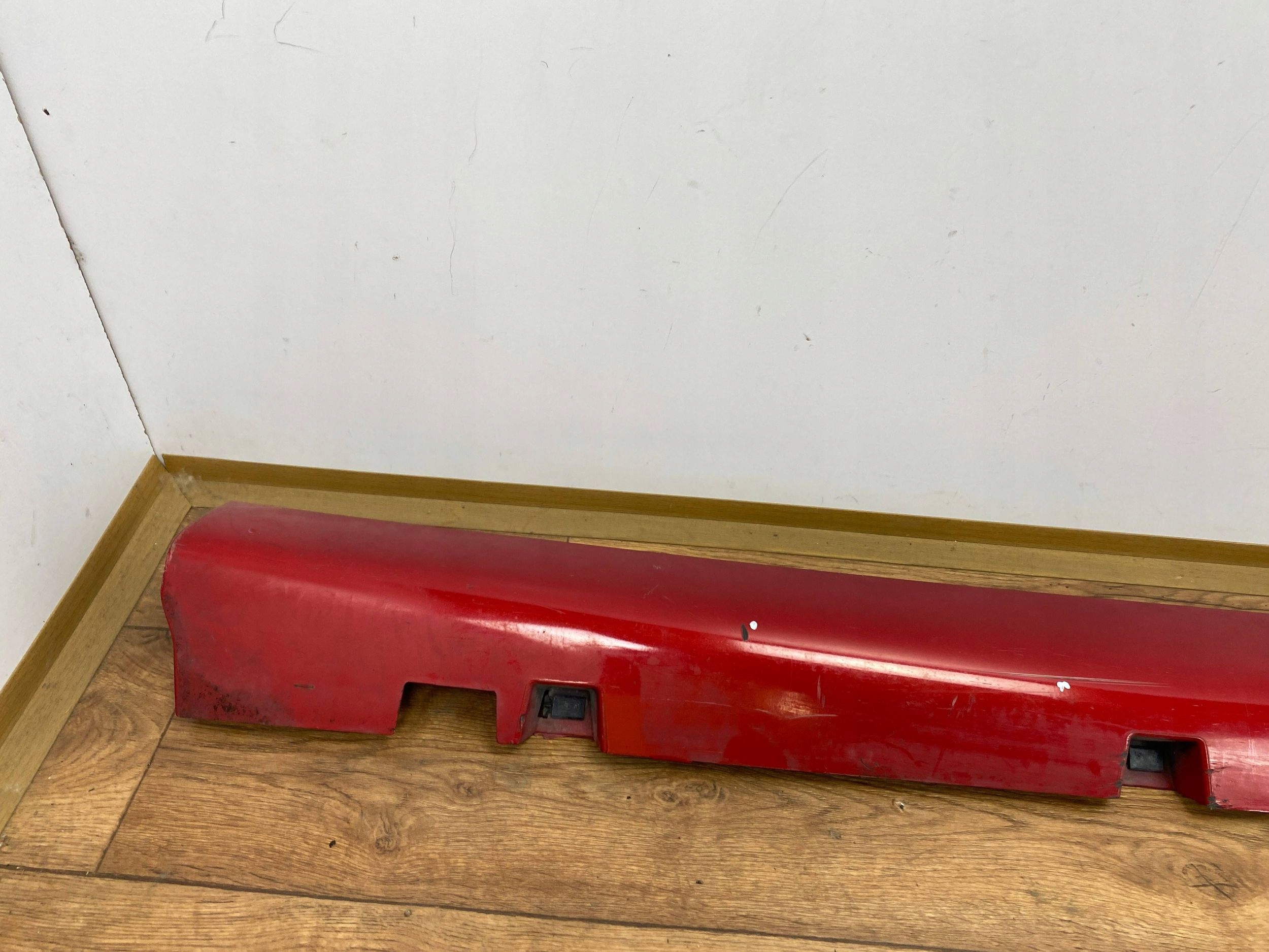 cap threshold right Dodge Charger 2015+