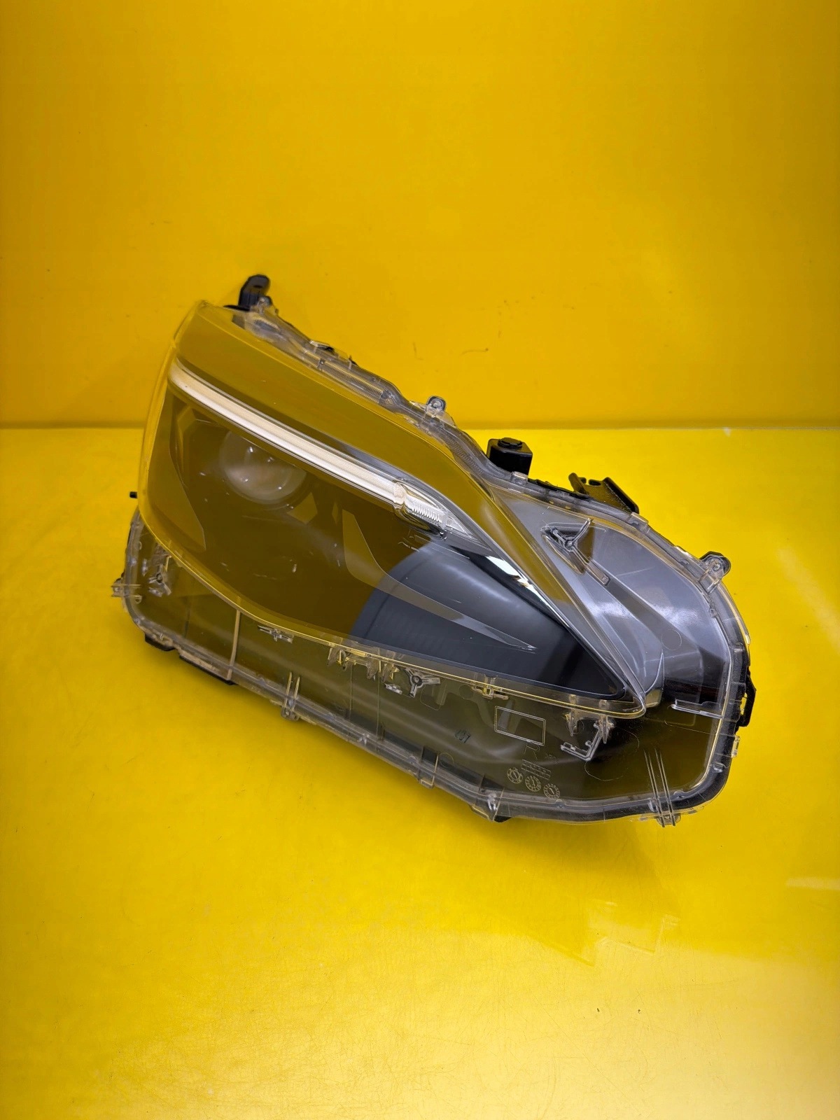 light right front Toyota Yaris Cross lens Led 0D-310
