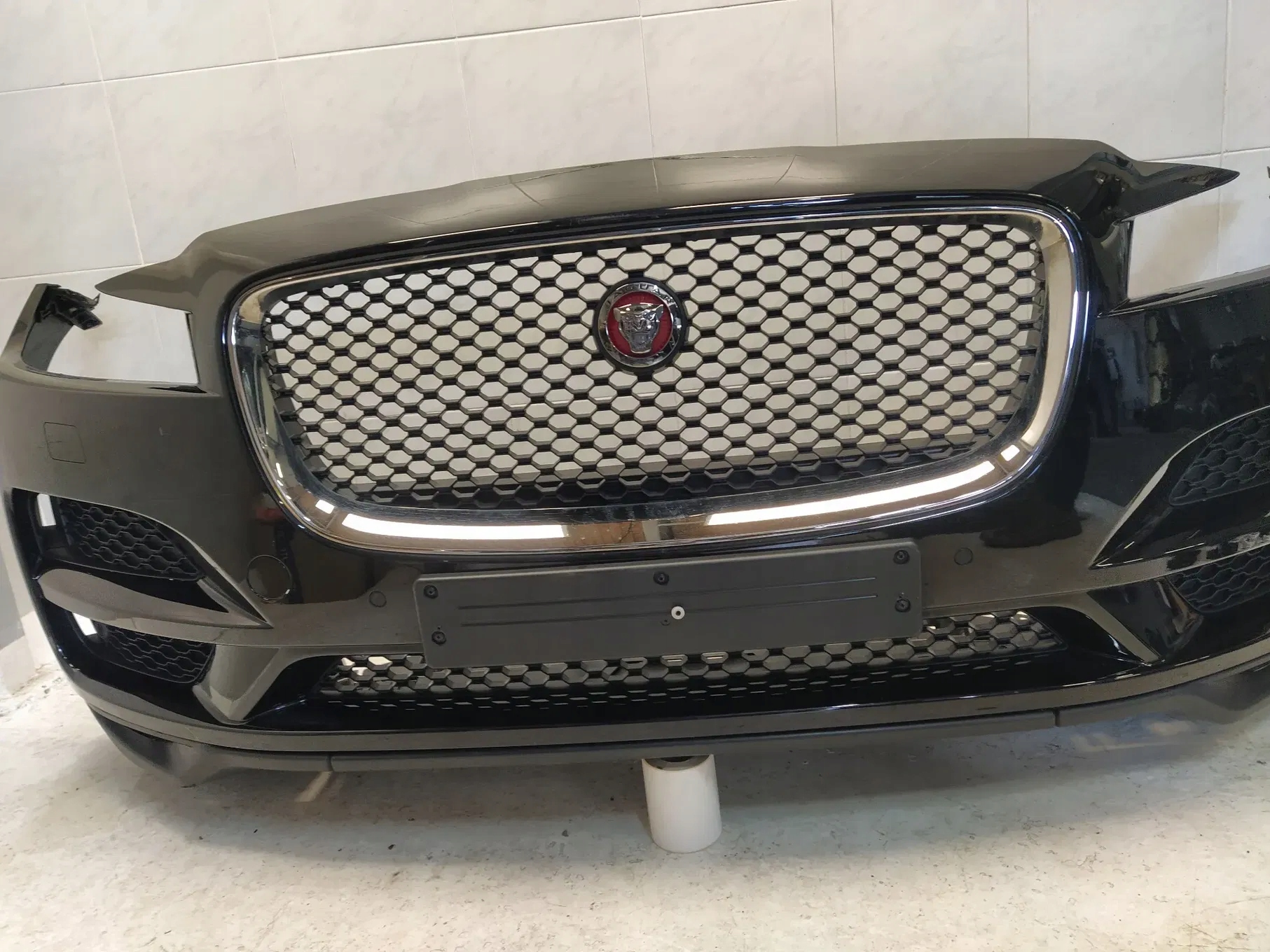 JAGUAR F-PACE X761 bumper front grill logo 4PDC fog lights washers KRATKI