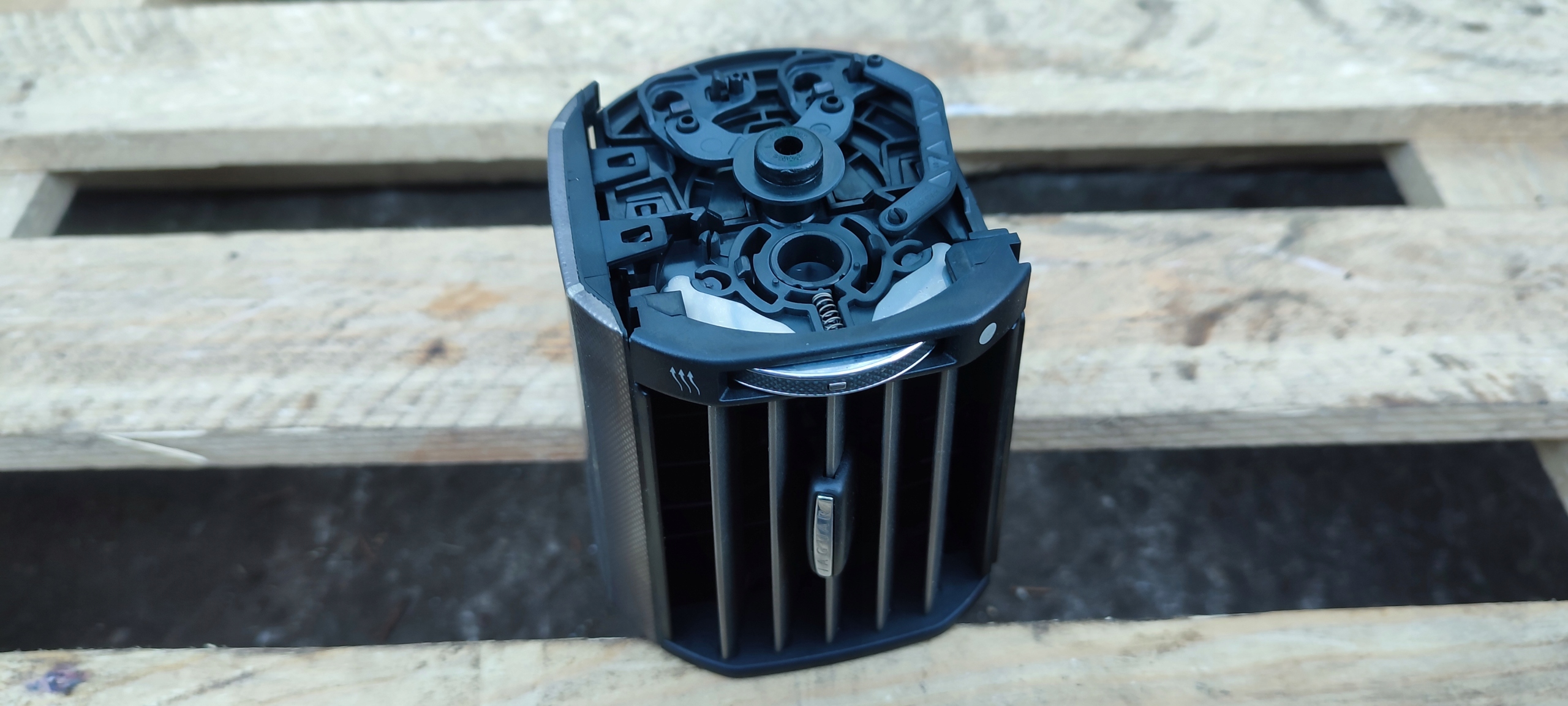 grid air conditioning devices right central JAGUAR XF X250