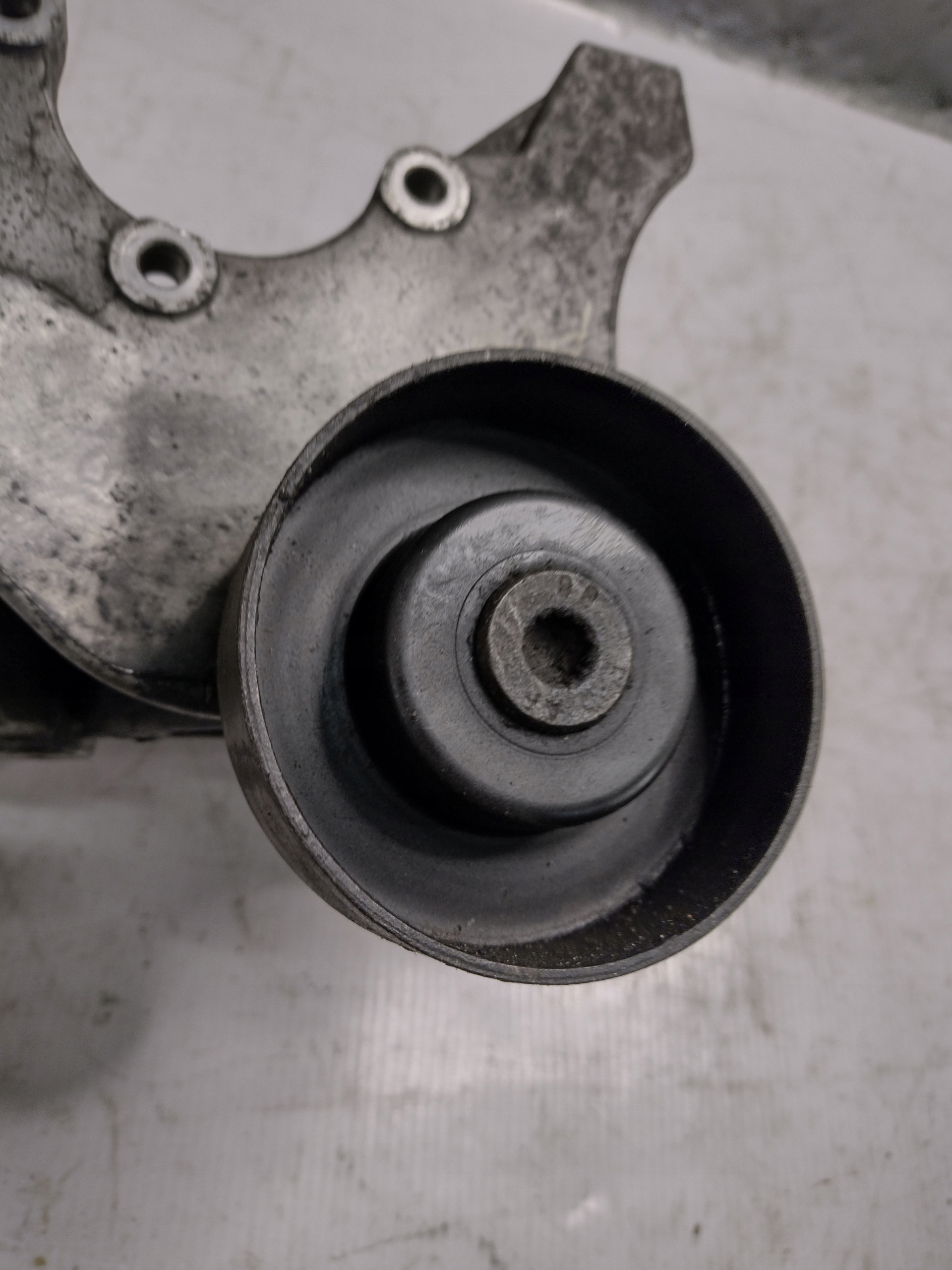supporto alternatore Audi A4 B6 2,0B OE 06D903143C