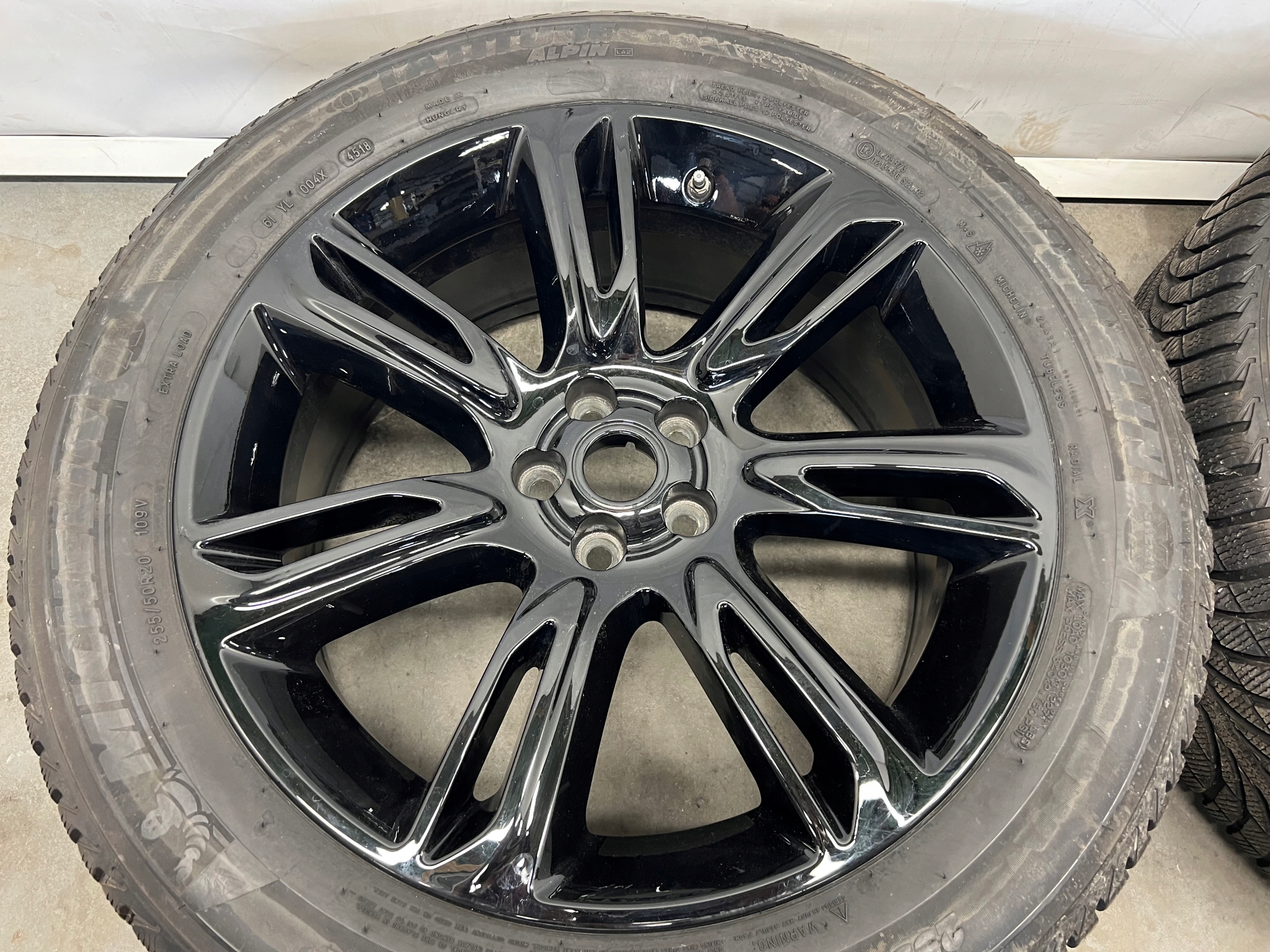 RANGE ROVER VELAR L560 wheels discs 20'' tyres winter 255/50/20 J8A2-1007-FA
