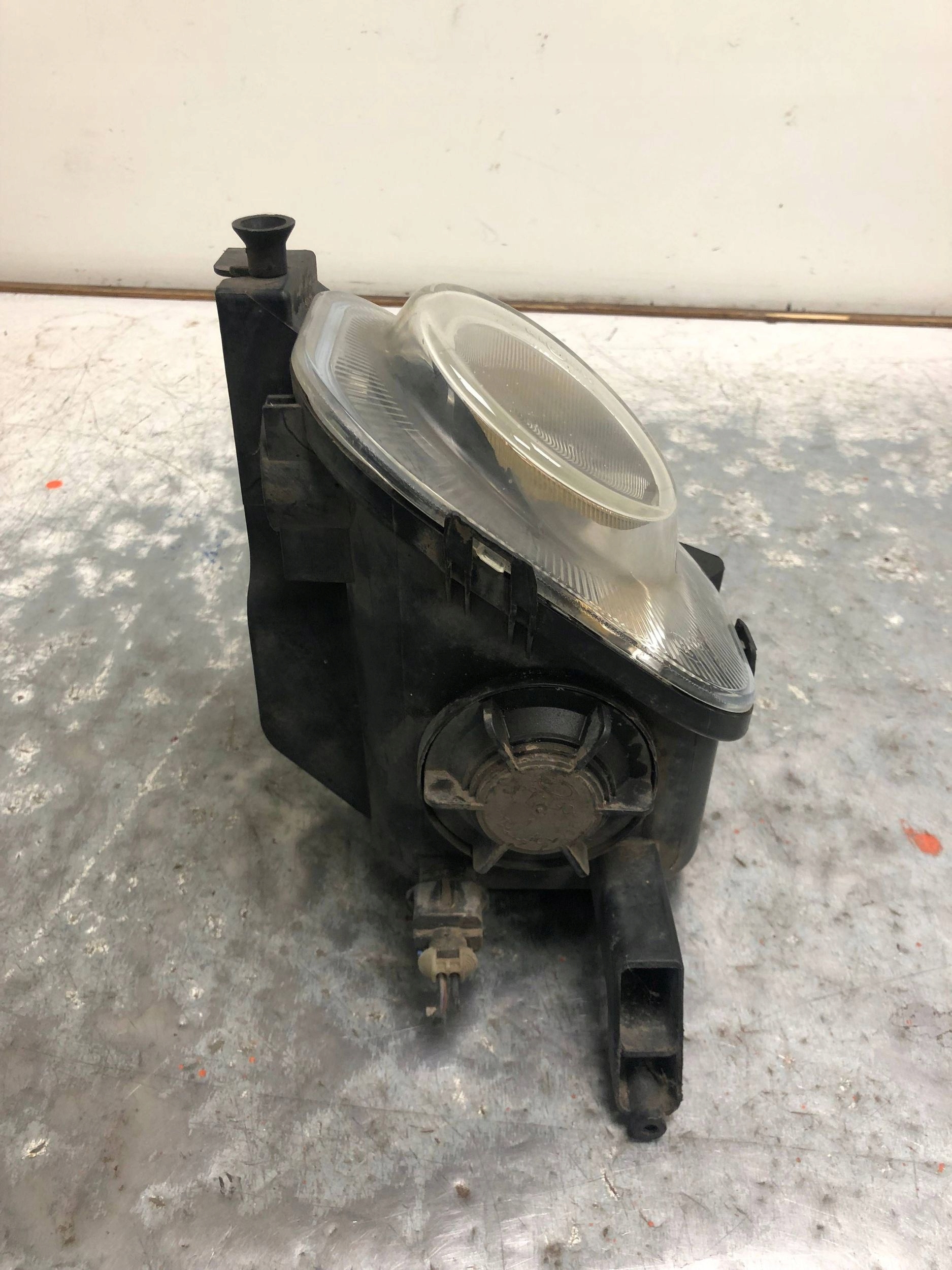 fog light left front OPEL ASTRA H 13191832