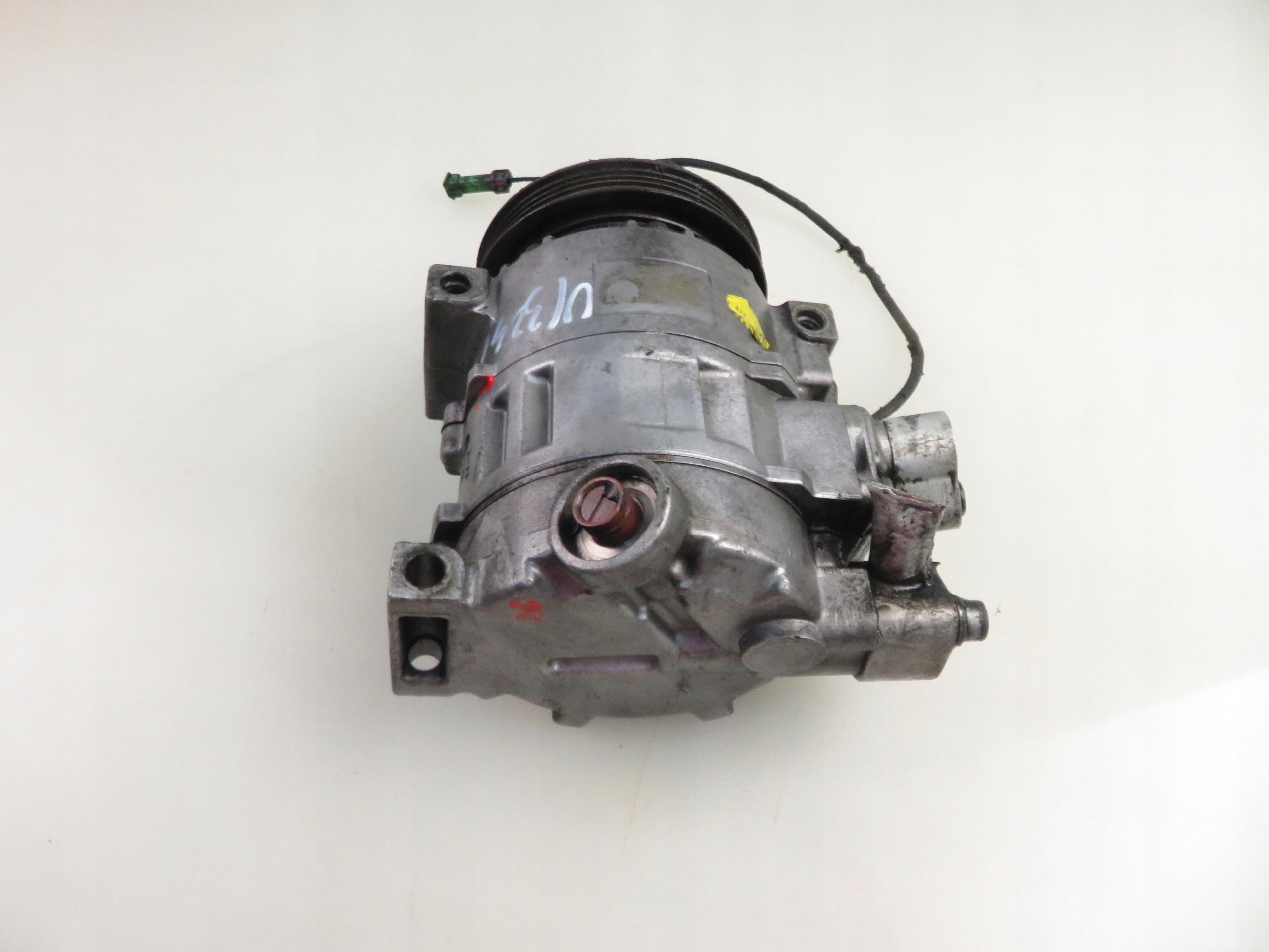 компрессор кондиционера M1067733