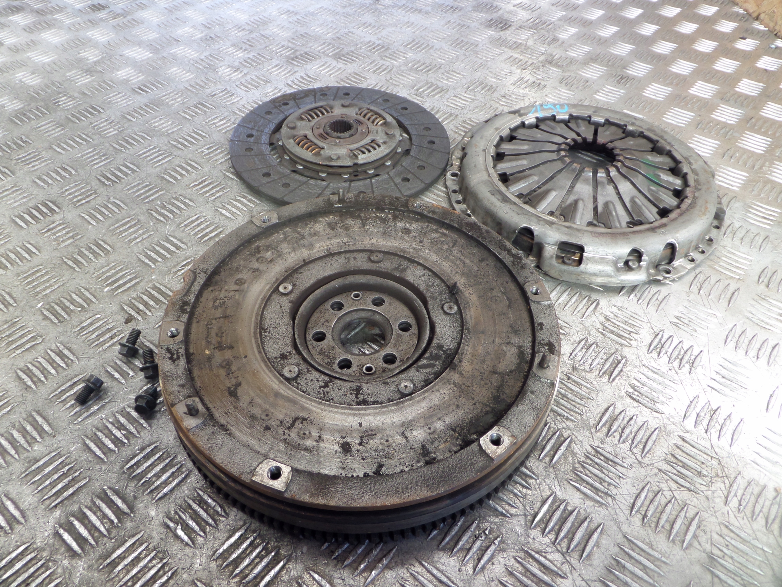 clutch DWUMASA Ford OE BG91-7563-BE