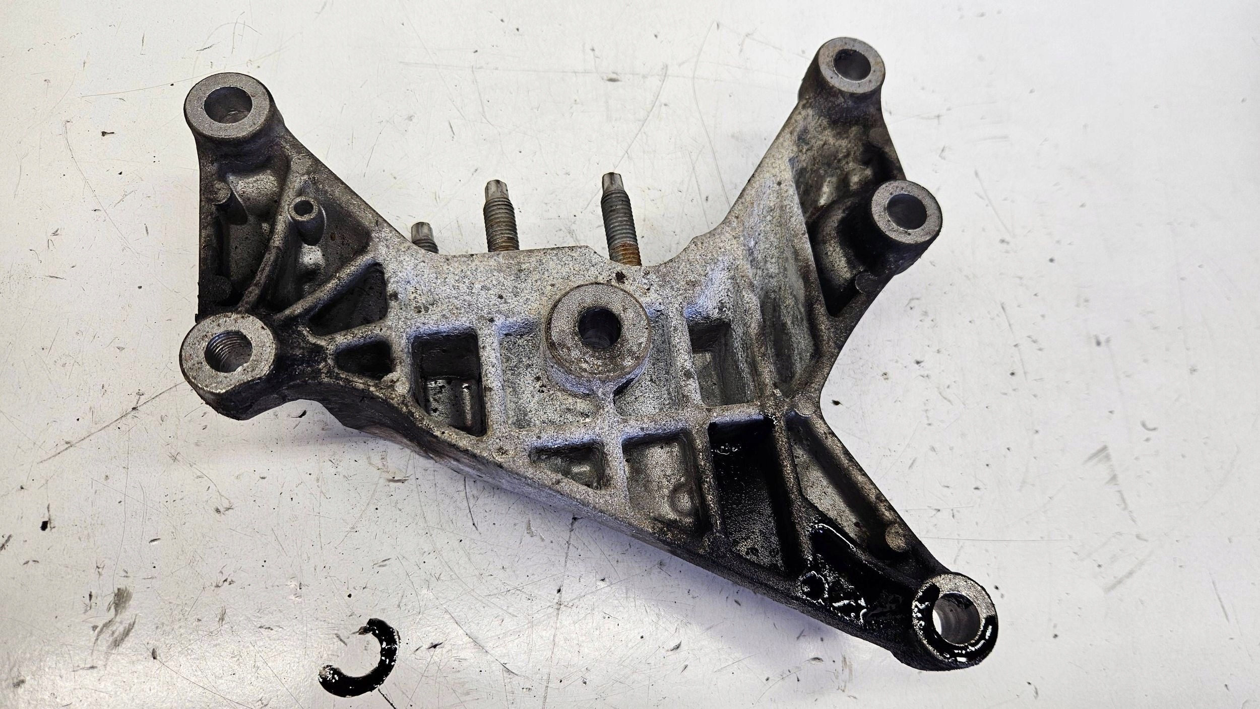 Ford Transit VII 2.0 Ecoblue YLF6 FWD Support Support plaque Moteur