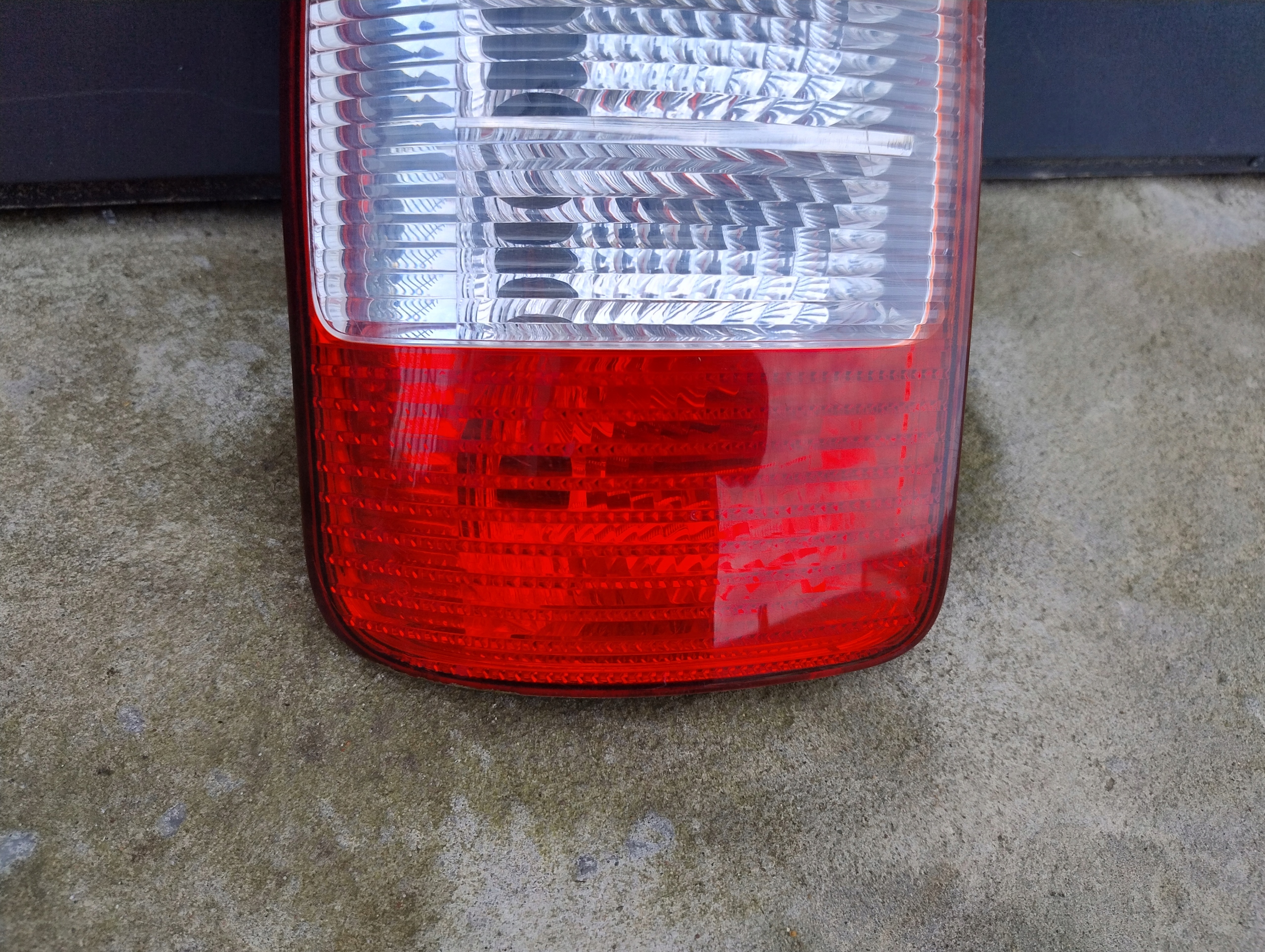 light left rear left rear part VOLKSWAGEN CADDY III 2K0945111