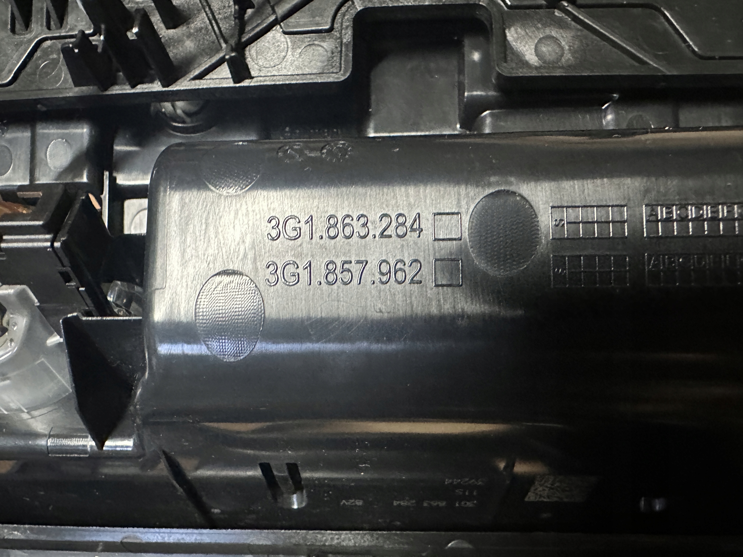 VW PASSAT B8 GTE frame TUNELU 3G1864263