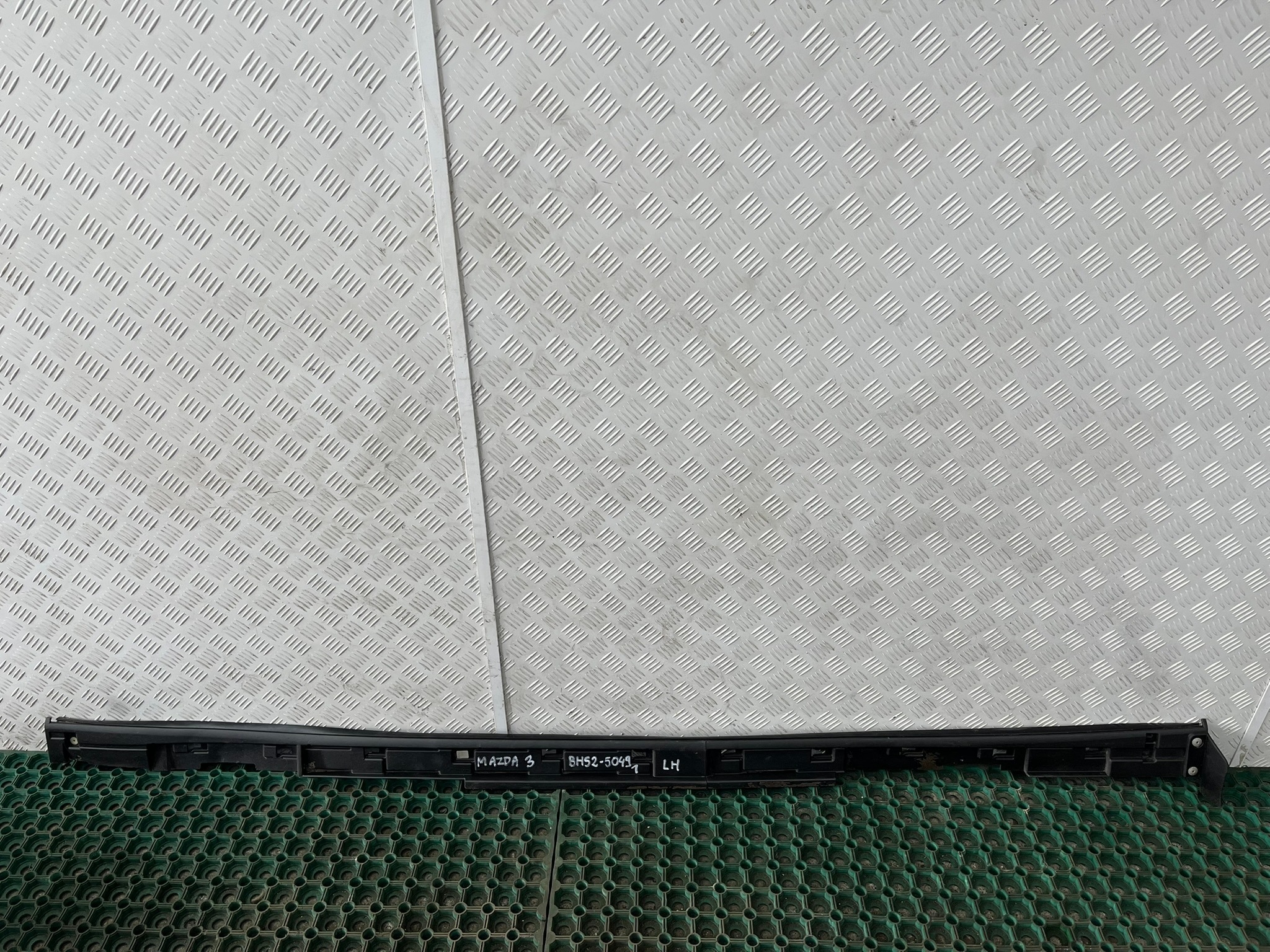 MAZDA 3 BM 13-17 moulding threshold left cap BHS2-B0491 LH OE