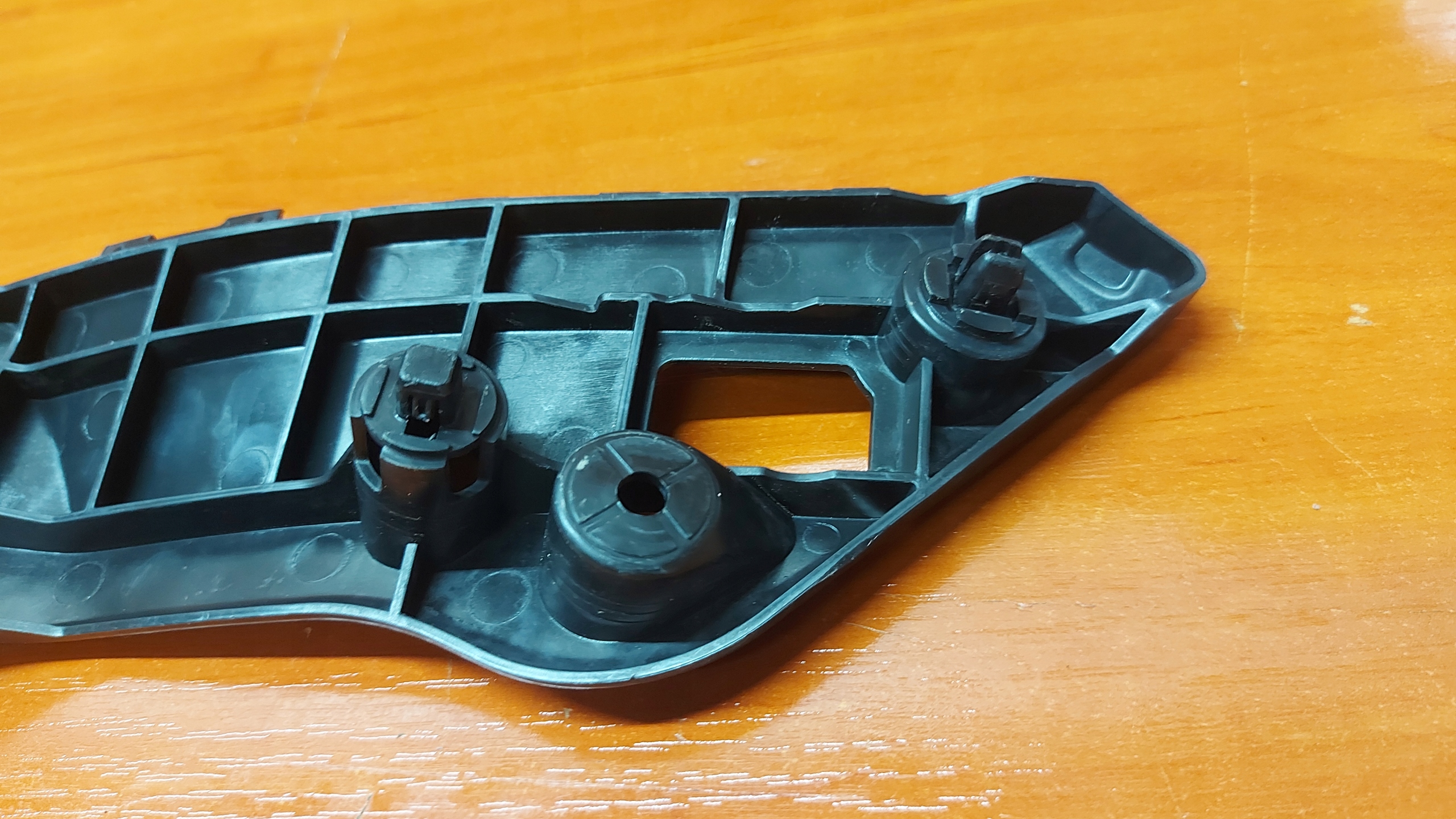 bumper bracket left front TOYOTA RAV4 IV 15-18