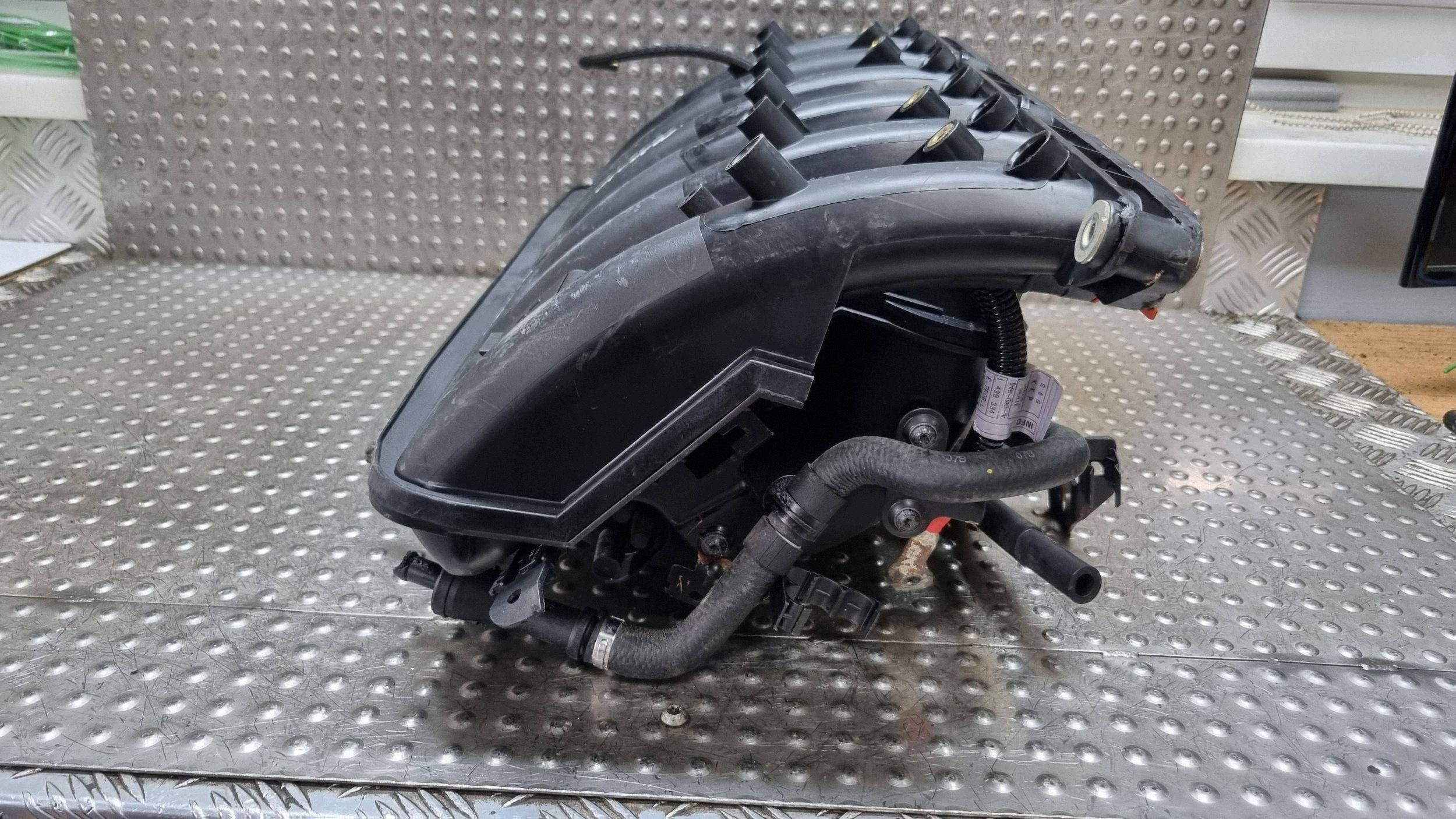 intake manifold 1438140 BMW E46 E39 E60 E83 E85 2.5 B