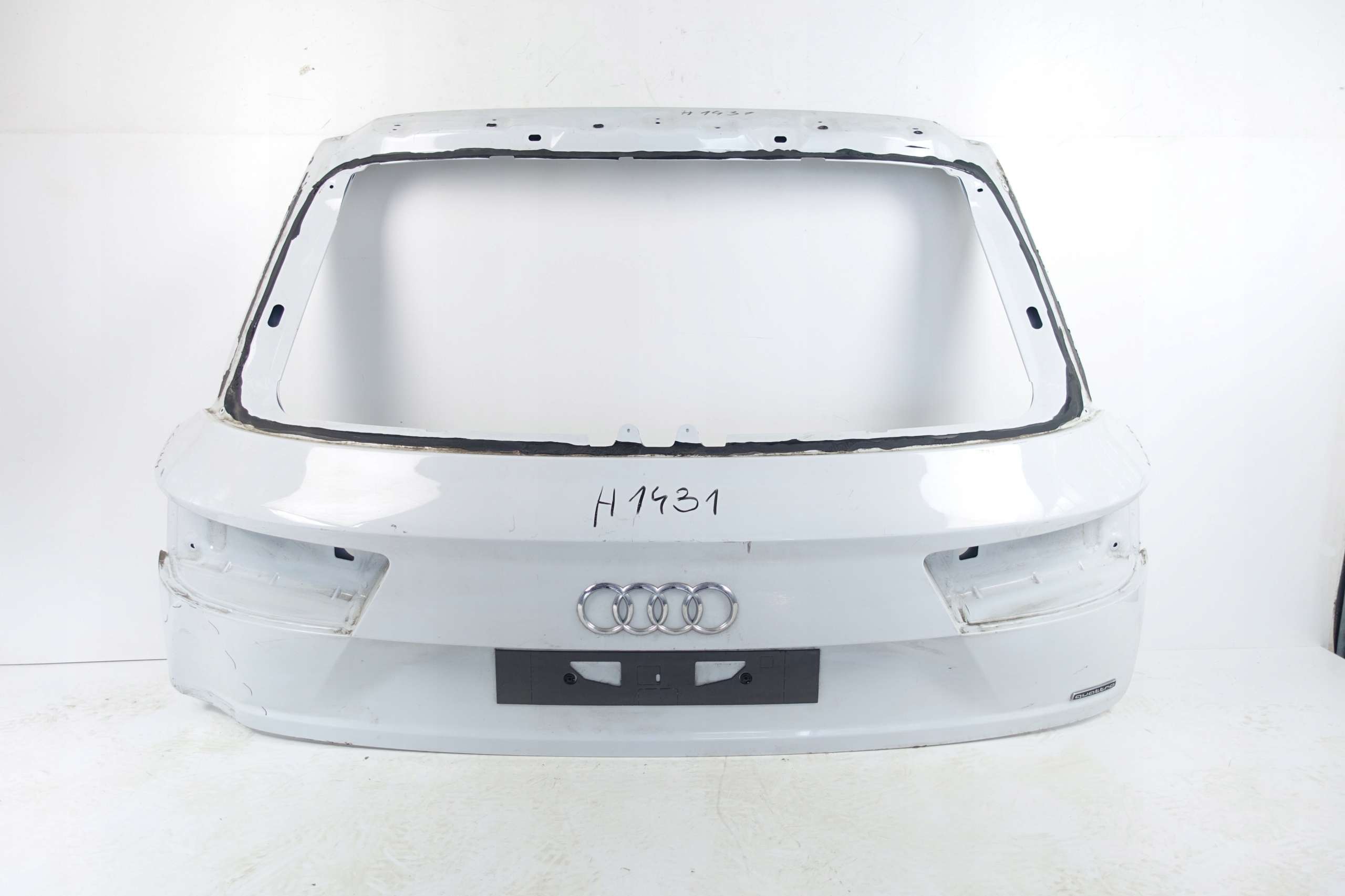 AUDI Q7 4M0 2015- trunk door cover boot rear part