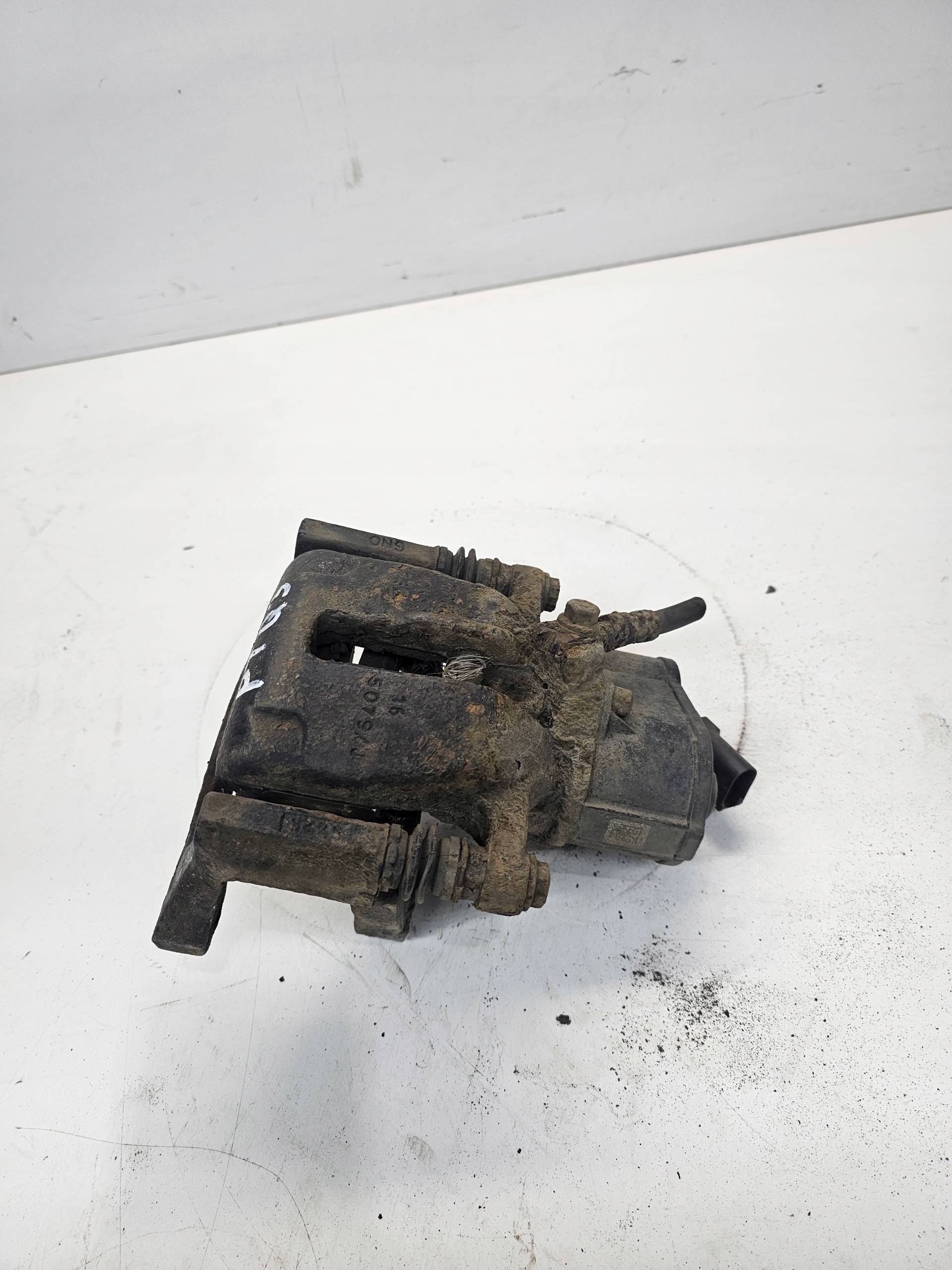 caliper brake right rear part AUDI Q3 8U QUATTRO VW 5079/J