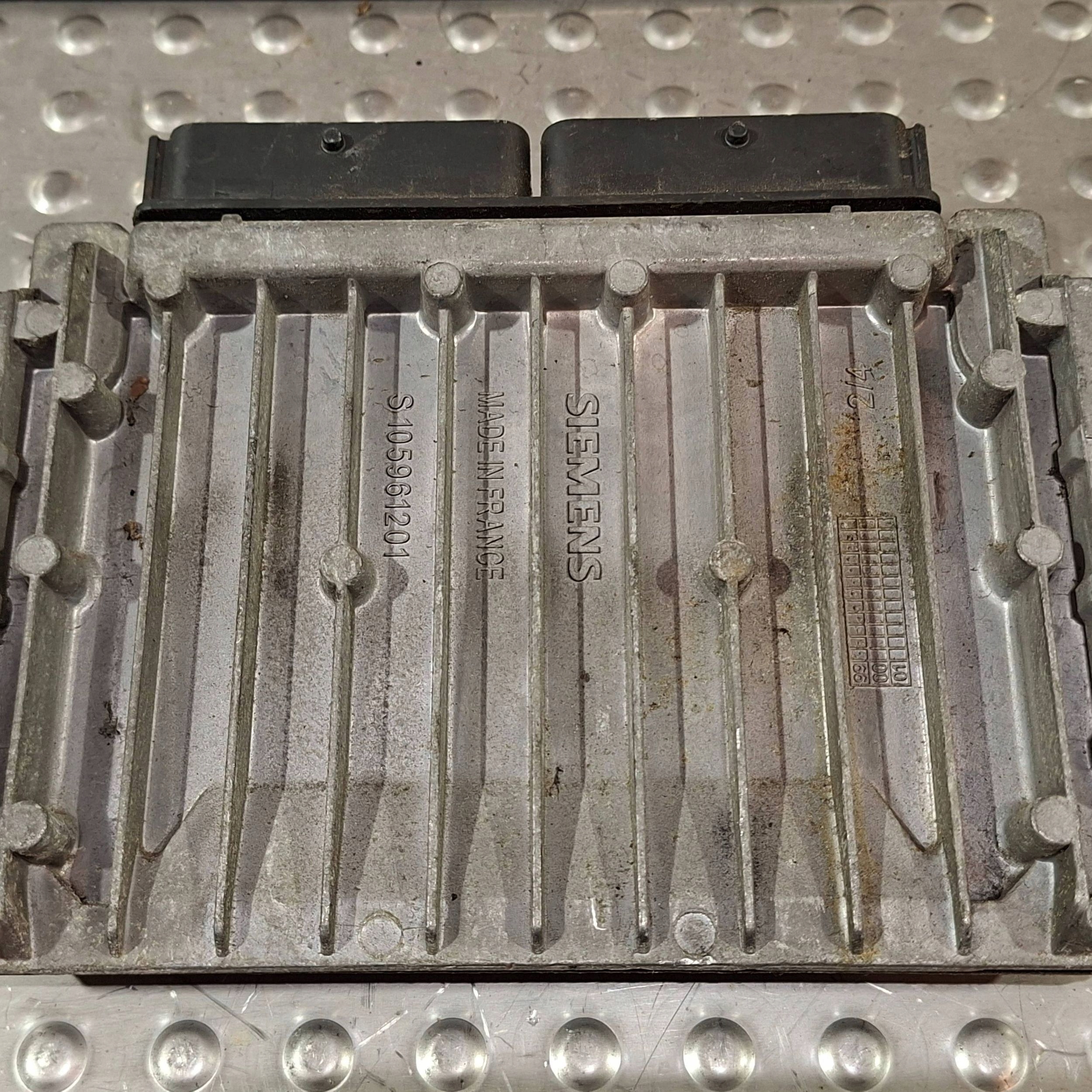 computer 8200039797 S110030058 7700110471 RENAULT CLIO II 1.4 e