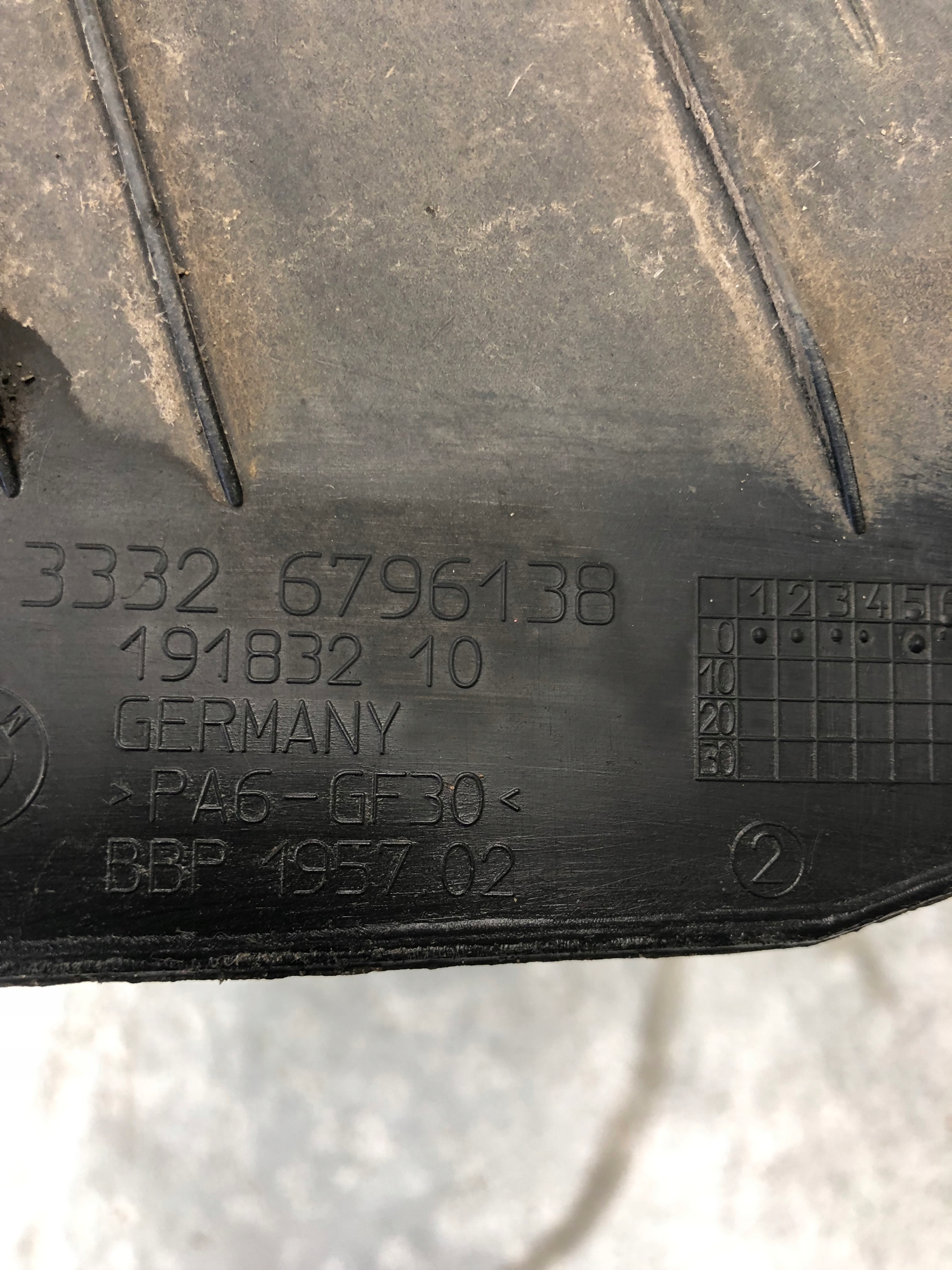 Blende Abdeckung des Querlenkers rechts heck BMW F21 6796138