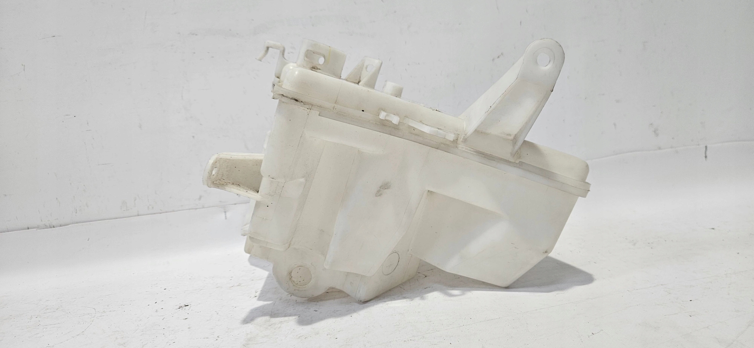 washer fluid tank TOYOTA AURIS II LIFT