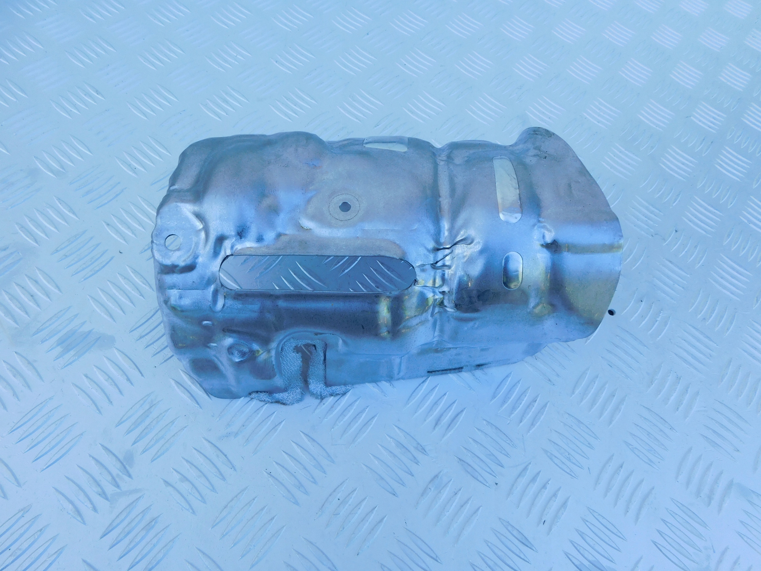 BMW SERIA 2 (U06) Active Blech Blende Abdeckung termiczna 9887177