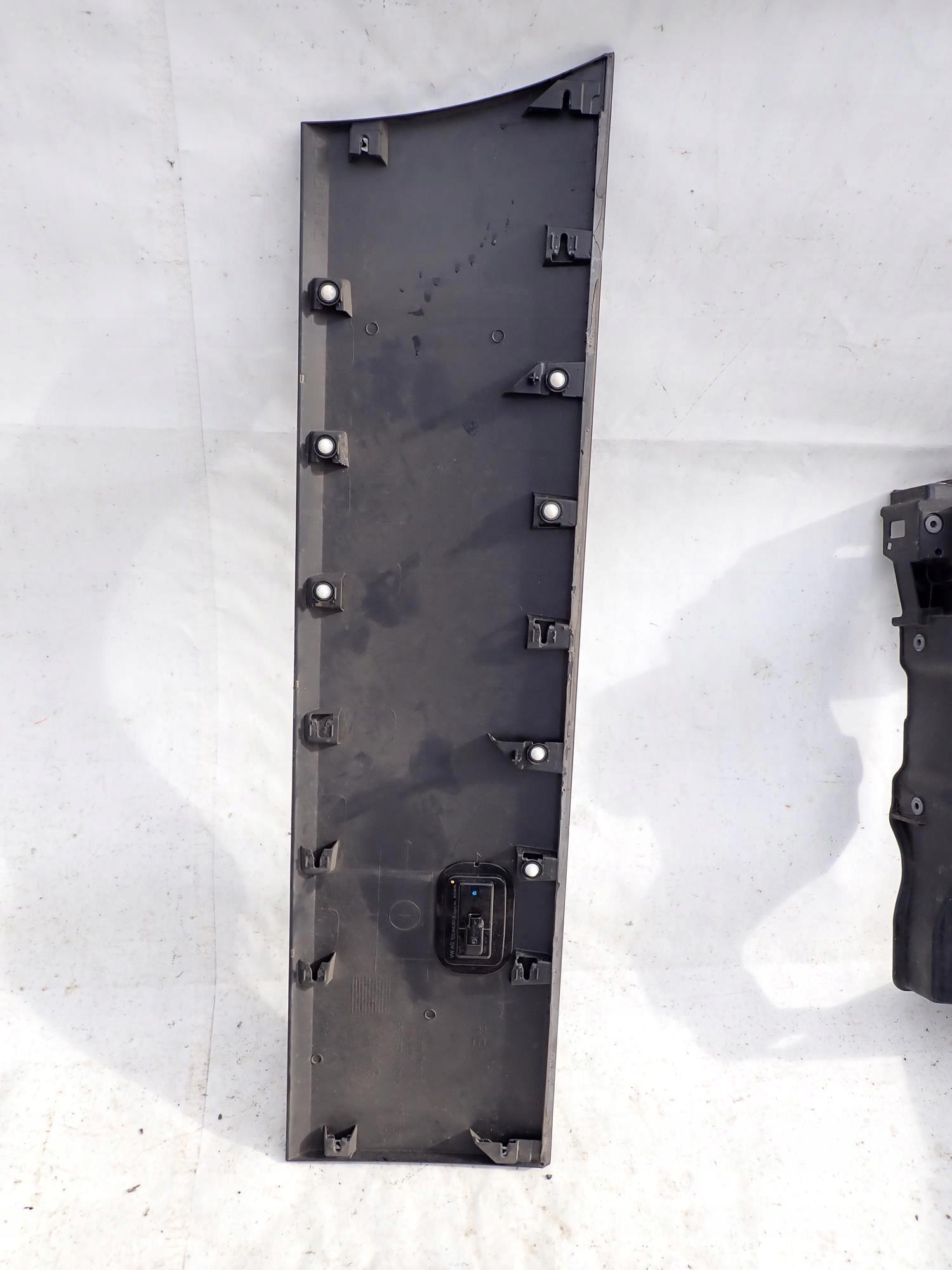 VW CRAFTER II MAN TGE 16- moulding door right front